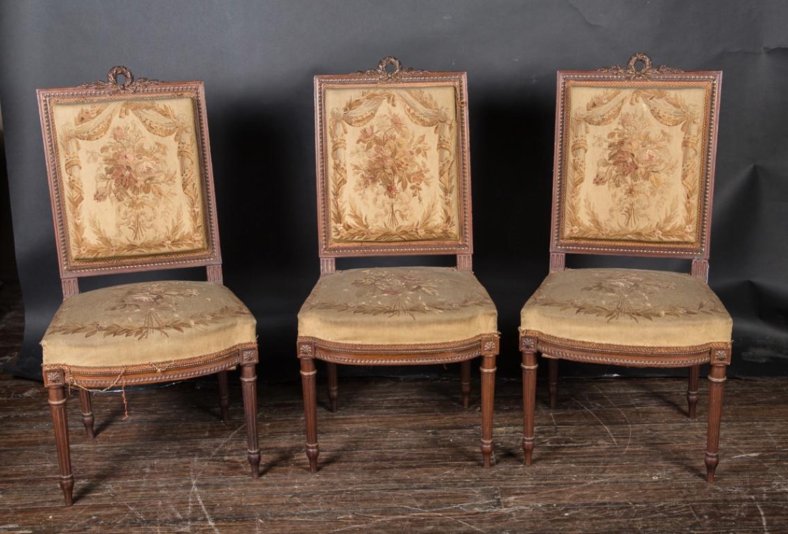 Juego de salón francés tallado Luis XVI del siglo XIX con tapiz de Aubusson original en venta 1
