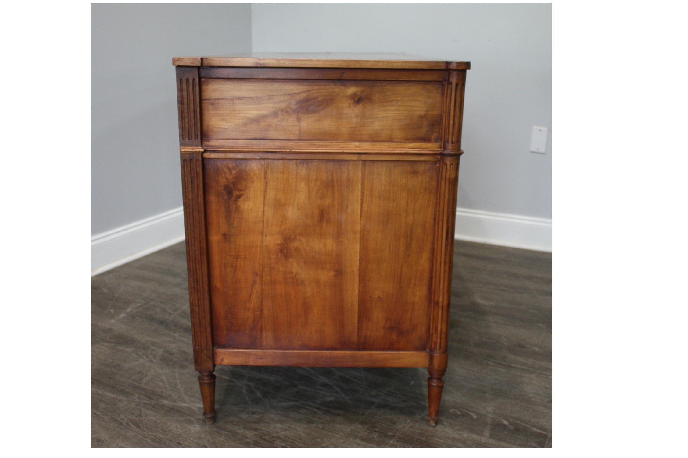 French 19th Century Louis XVI Commode For Sale 3