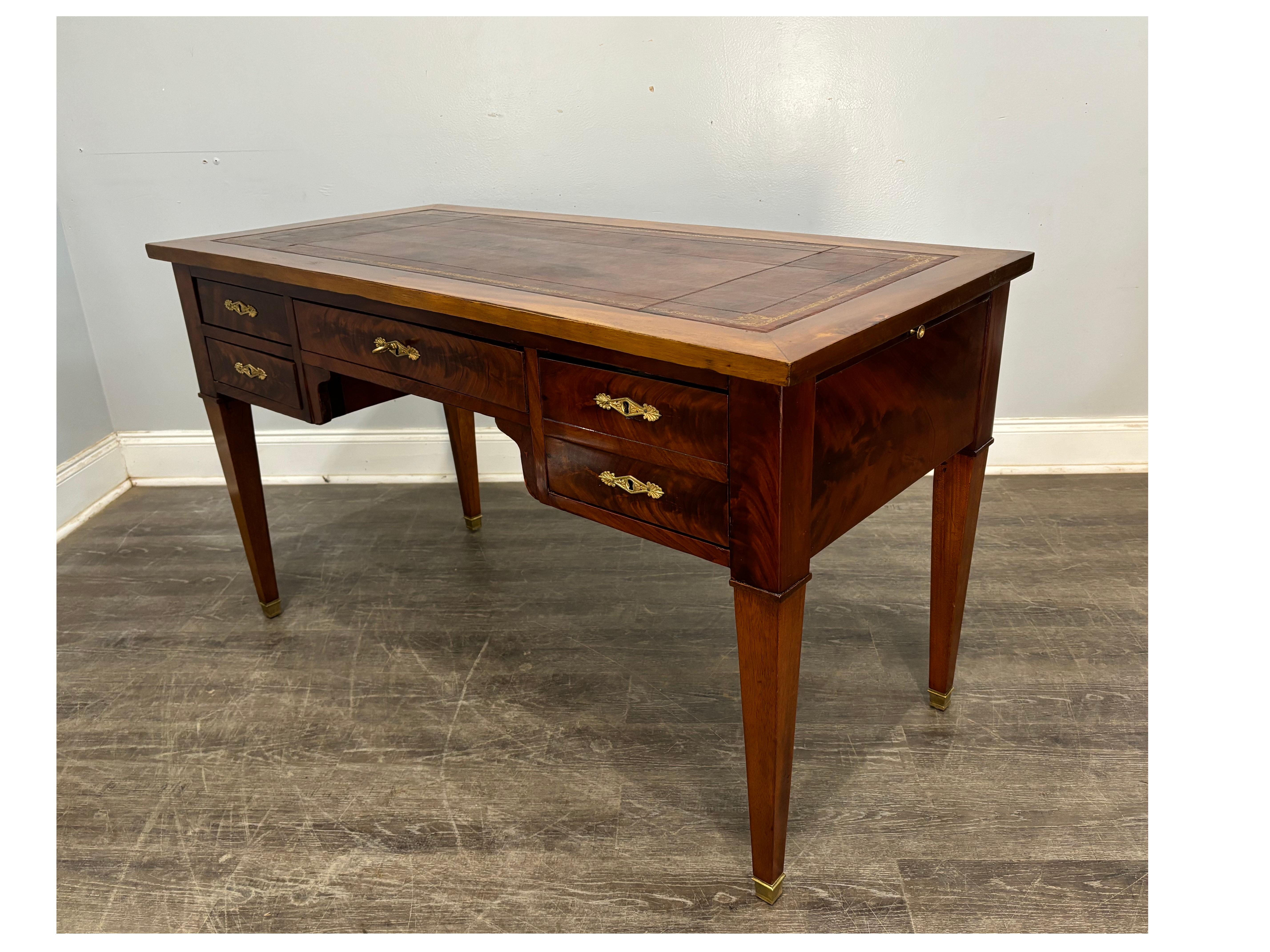 French 19th Century Louis XVI Desk For Sale 3