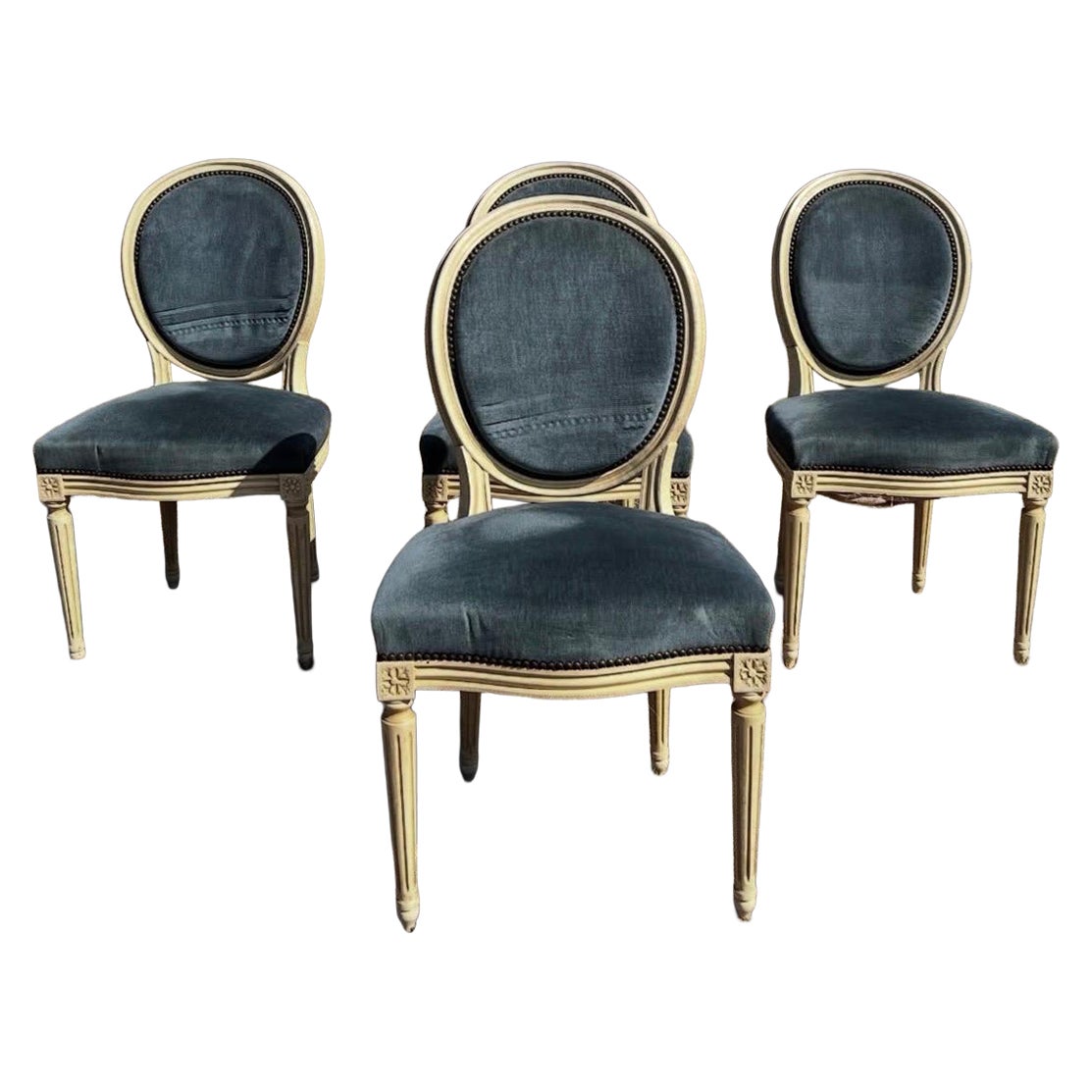 Französische Louis XVI-Esszimmerstühle des 19. Jahrhunderts - 4er-Set im Angebot