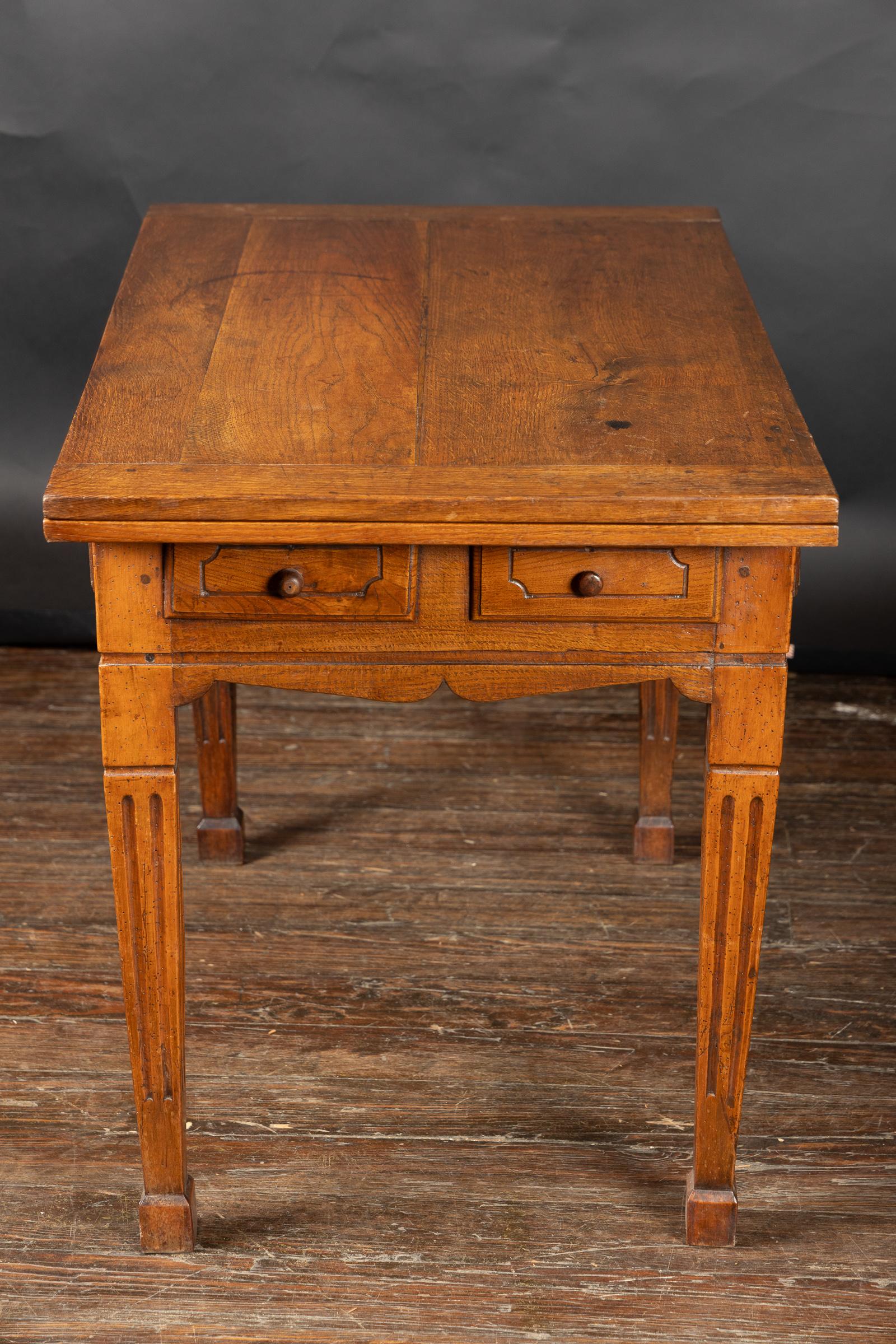 Table à abattant Louis XVI du 19ème siècle en bois fruitier français en vente 7