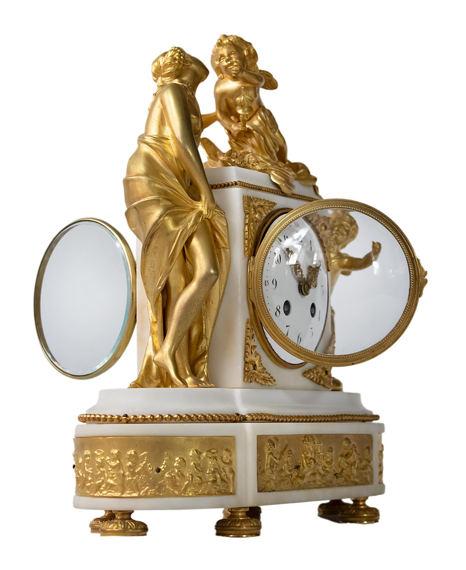 Français Pendule de cheminée française du 19ème siècle de style Louis XVI en bronze doré et marbre en vente
