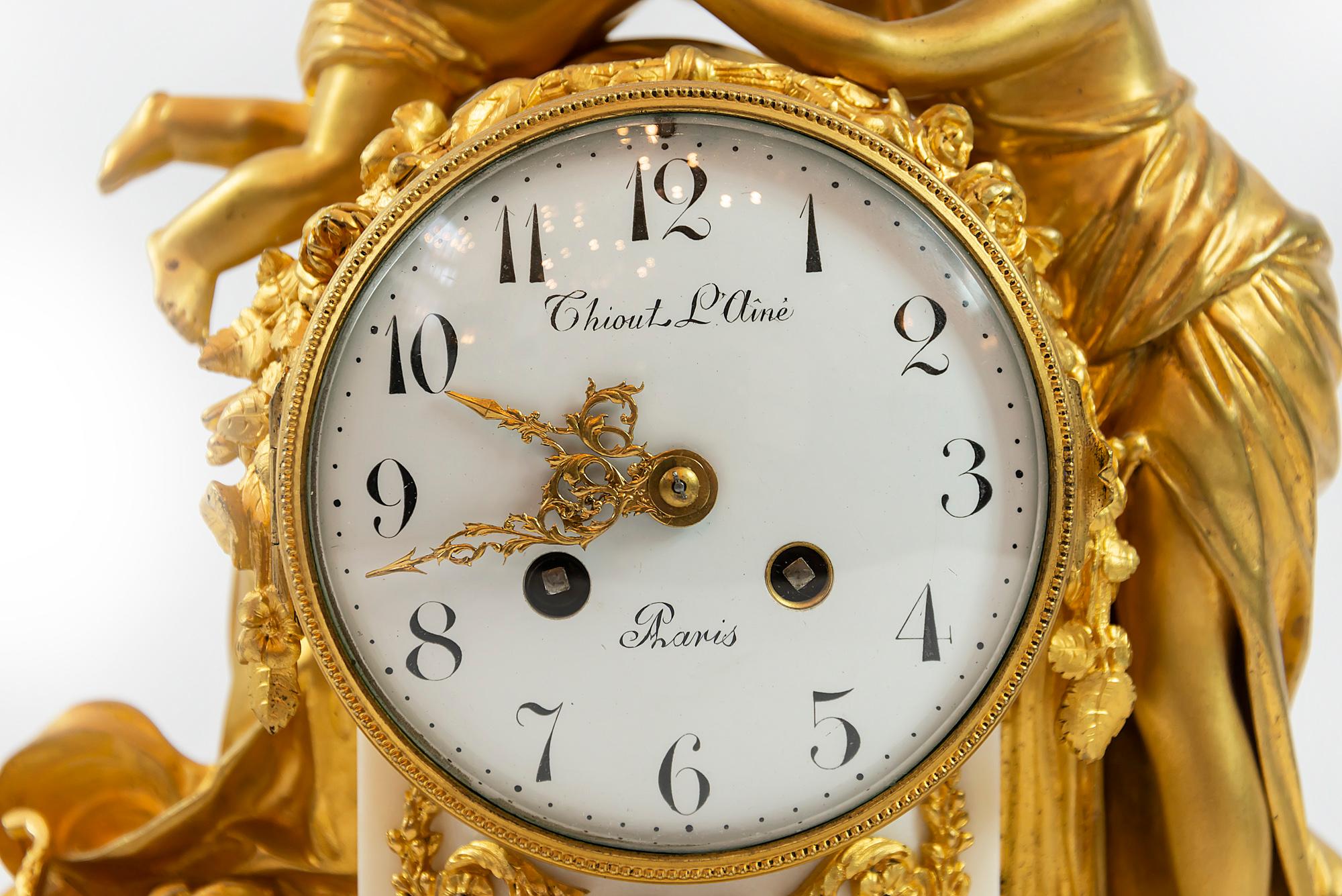 French 19th Century Louis XVI Gilded Bronze and Marble Mantel Clock In Good Condition In Vilnius, LT