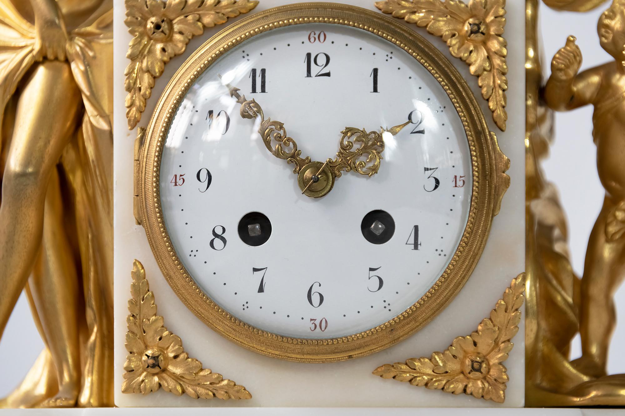 French 19th Century Louis XVI Gilded Bronze and Marble Mantel Clock In Good Condition For Sale In Vilnius, LT