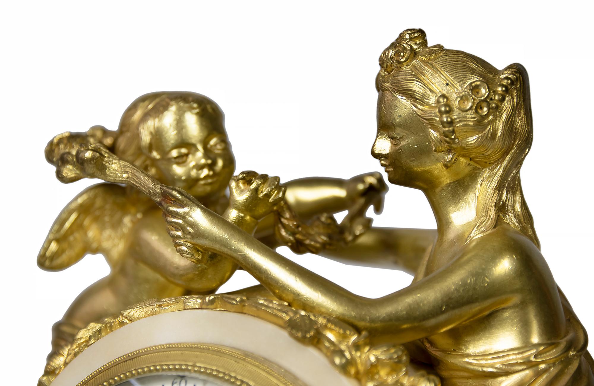 Französische Louis XVI Kaminuhr aus vergoldeter Bronze und Marmor aus dem 19. im Zustand „Gut“ im Angebot in Vilnius, LT