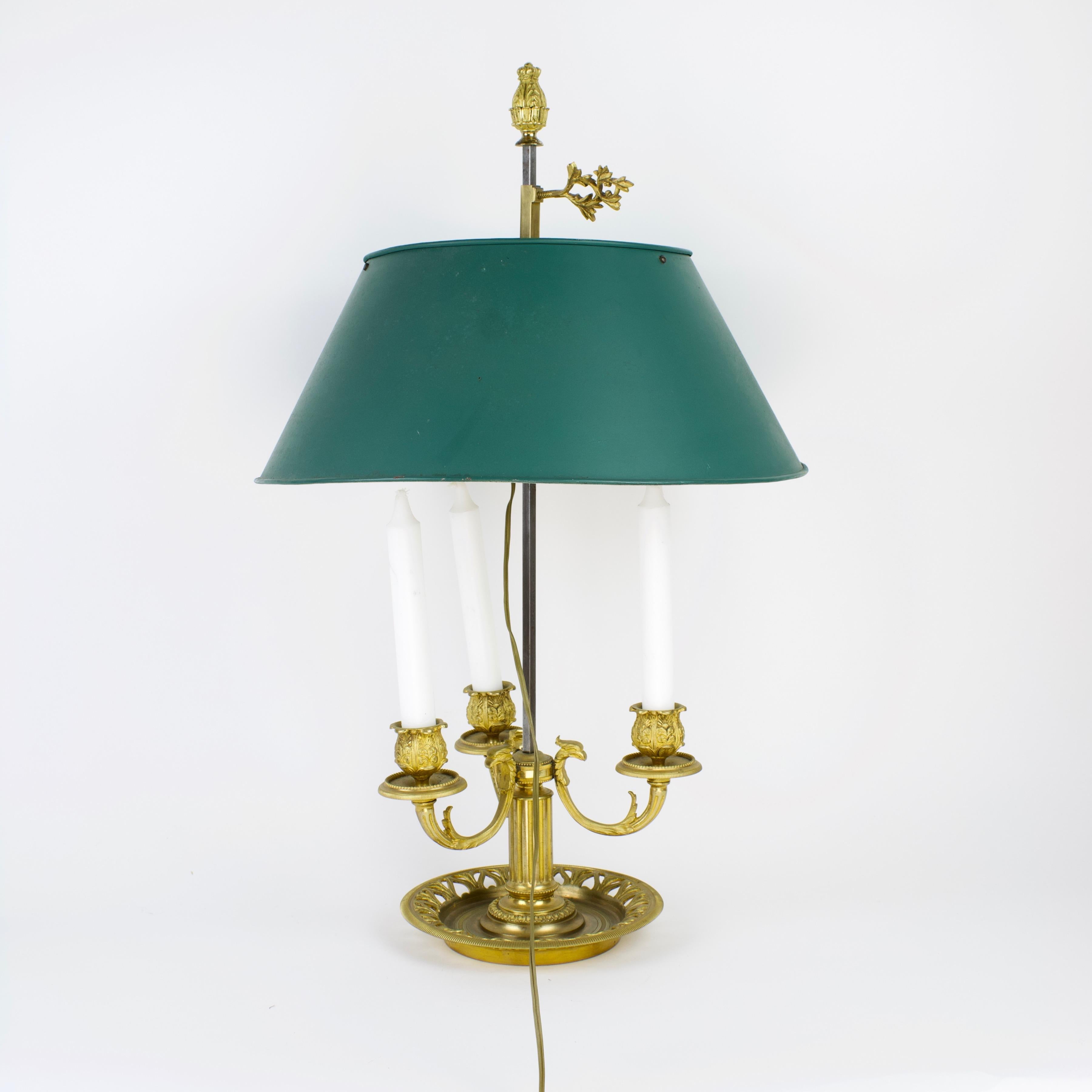 Französische Louis XVI-Bouillotte-Lampe aus vergoldeter Bronze des 19. (Vergoldet) im Angebot
