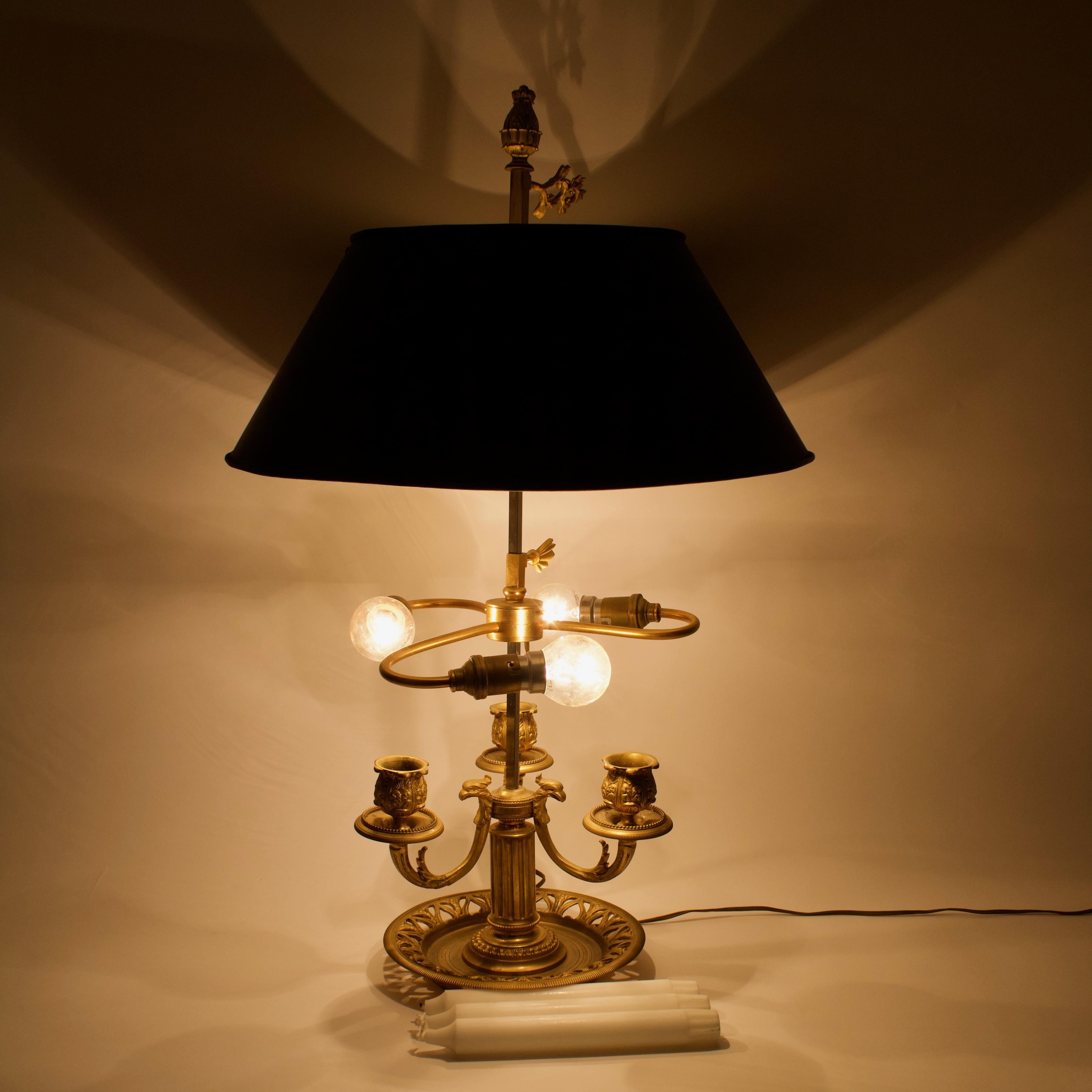 Französische Louis XVI-Bouillotte-Lampe aus vergoldeter Bronze des 19. (Metall) im Angebot