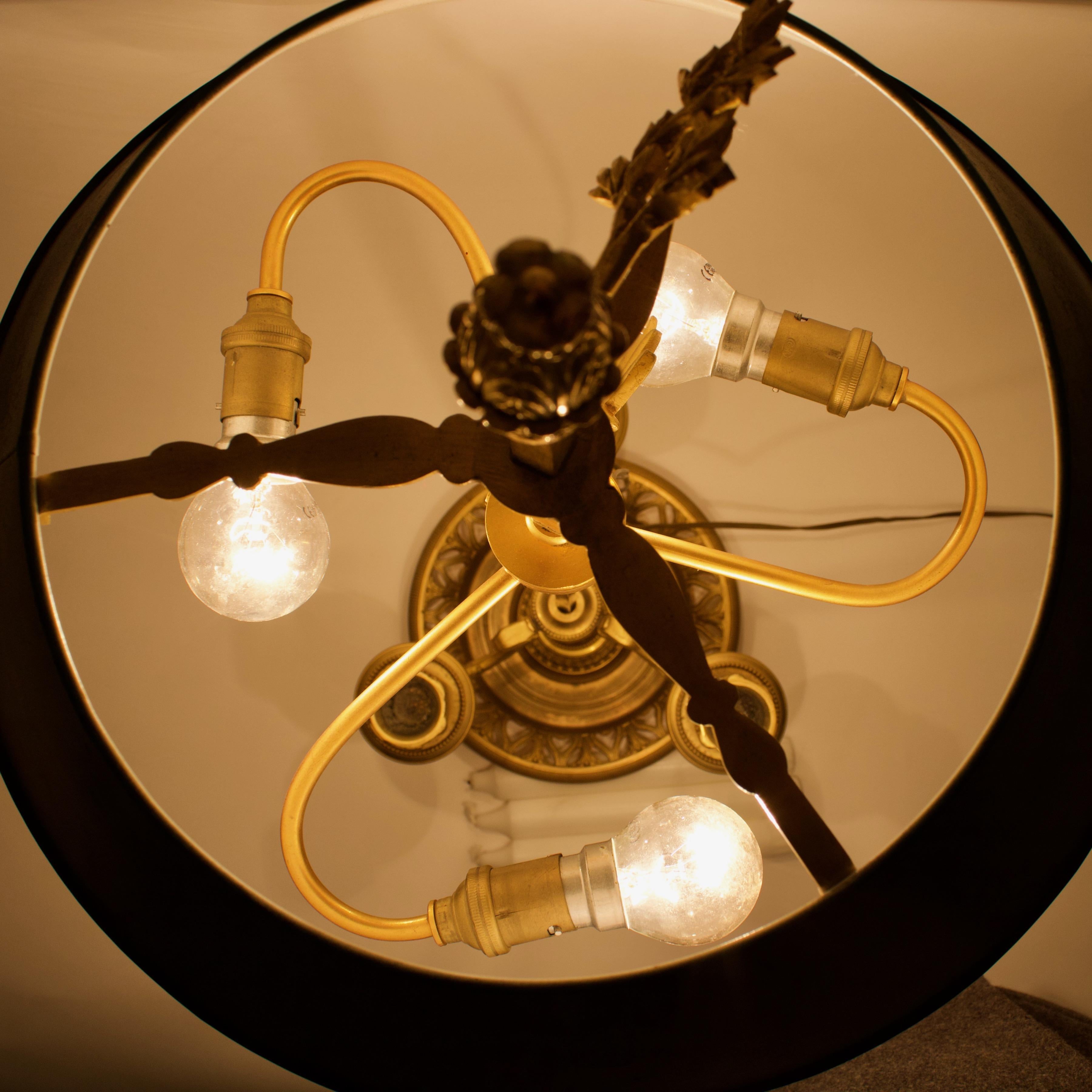 Französische Louis XVI-Bouillotte-Lampe aus vergoldeter Bronze des 19. im Angebot 2