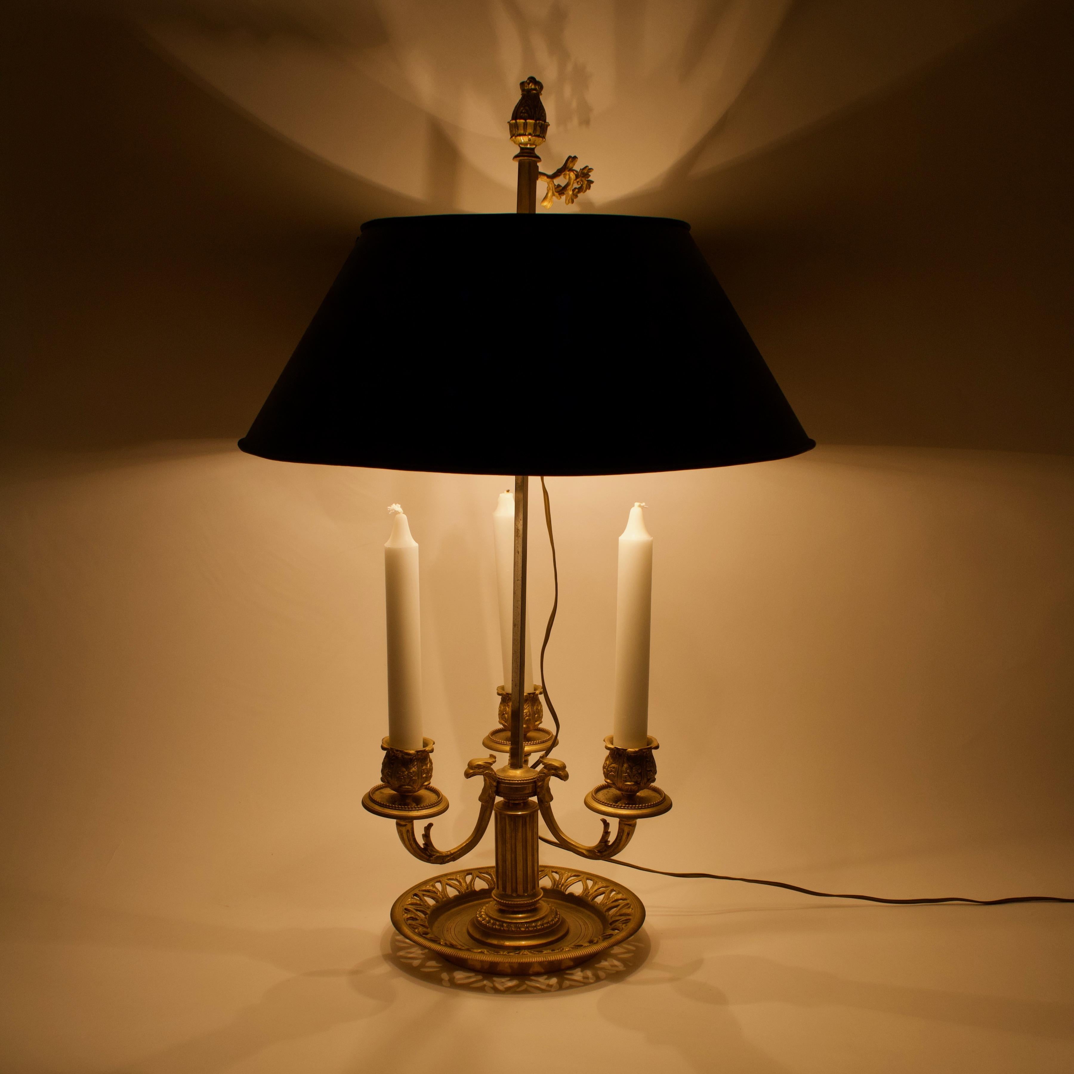Französische Louis XVI-Bouillotte-Lampe aus vergoldeter Bronze des 19. im Angebot 3