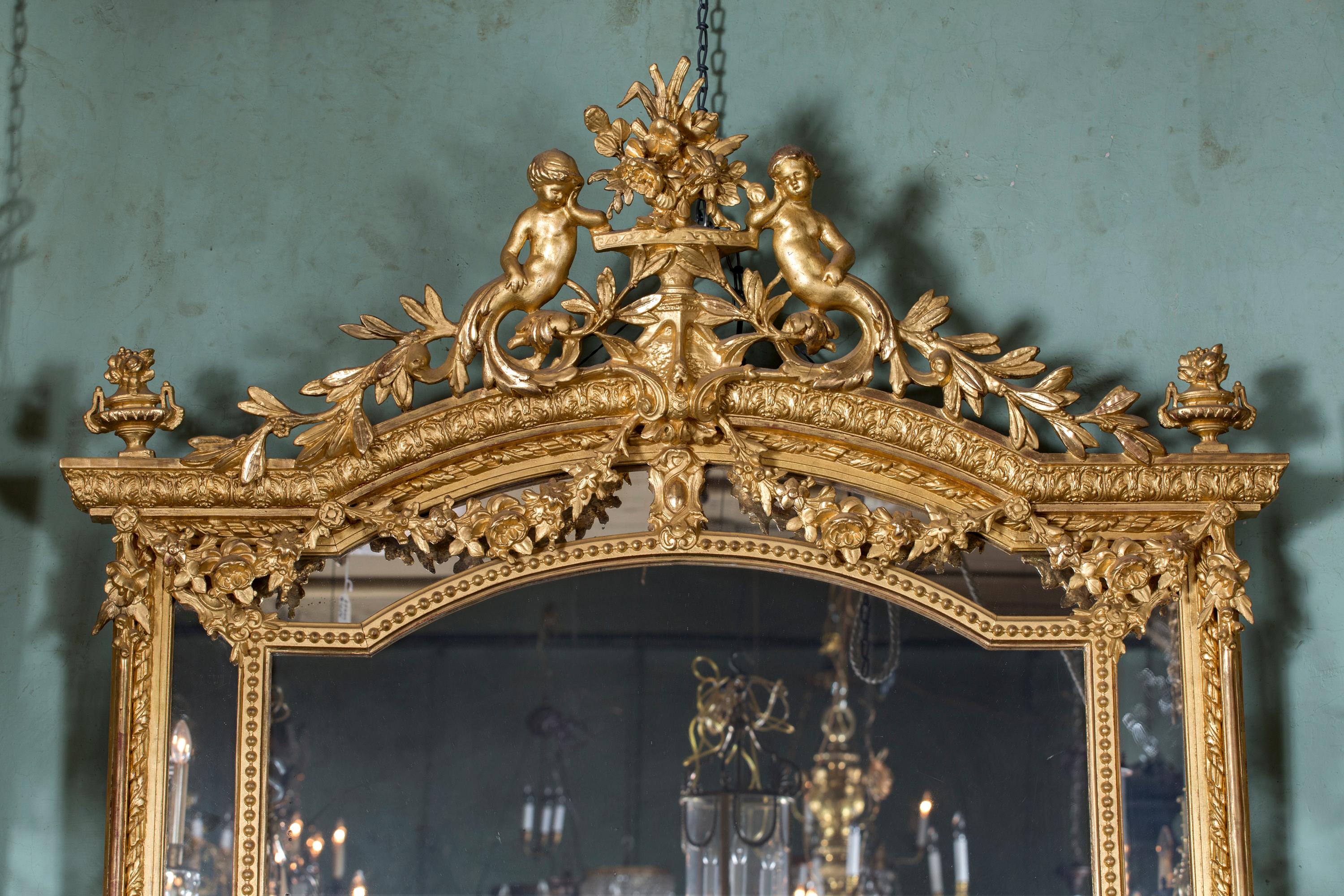 Specchio francese del XIX secolo Luigi XVI a foglia d'oro In condizioni buone in vendita a New Orleans, LA