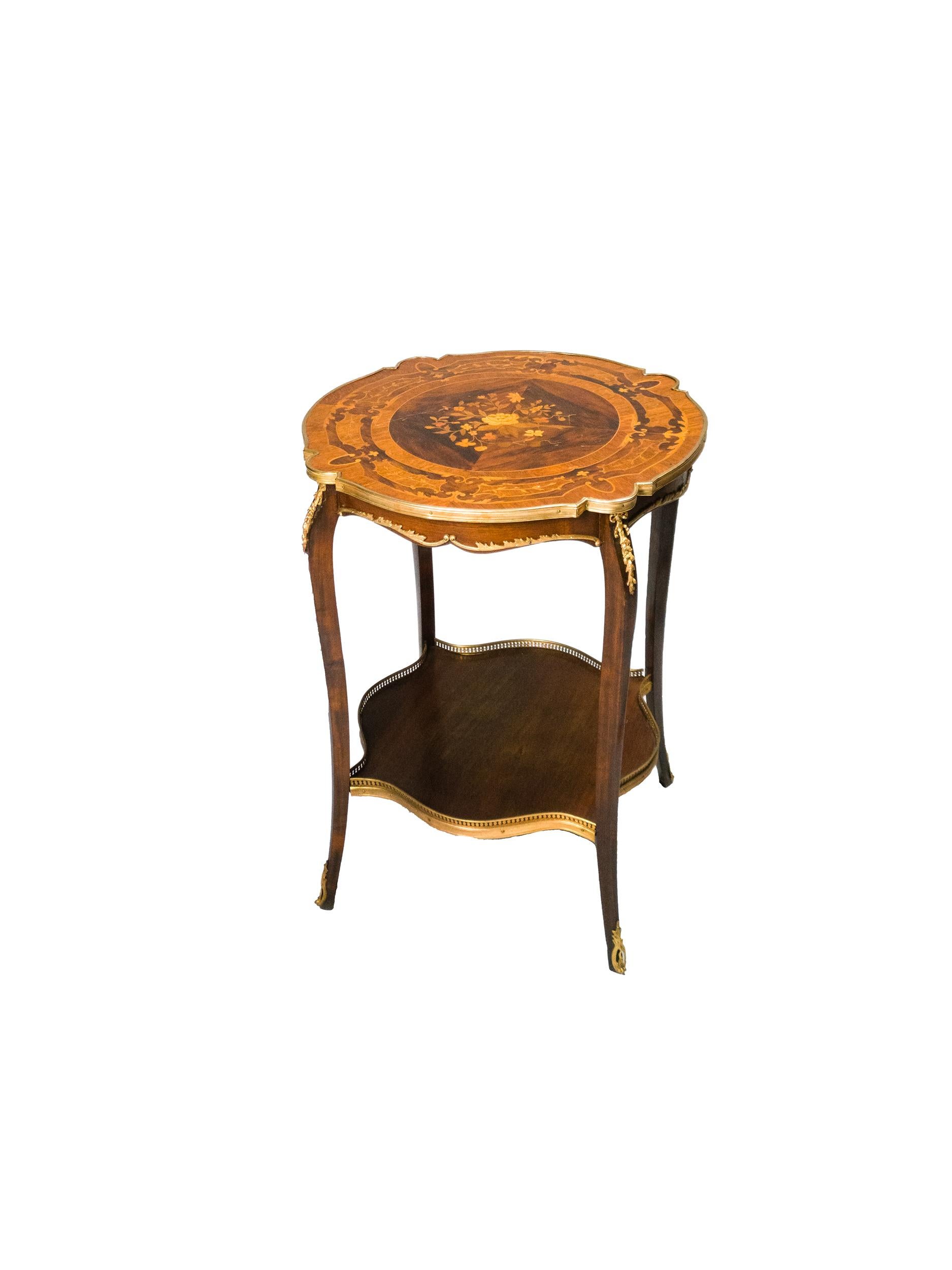 French Louis XVI Guéridon Table, 19th Century  In Good Condition For Sale In Lisbon, PT