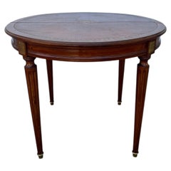Table de salon française du XIXe siècle, de style Louis XVI, en acajou avec plateau en cuir
