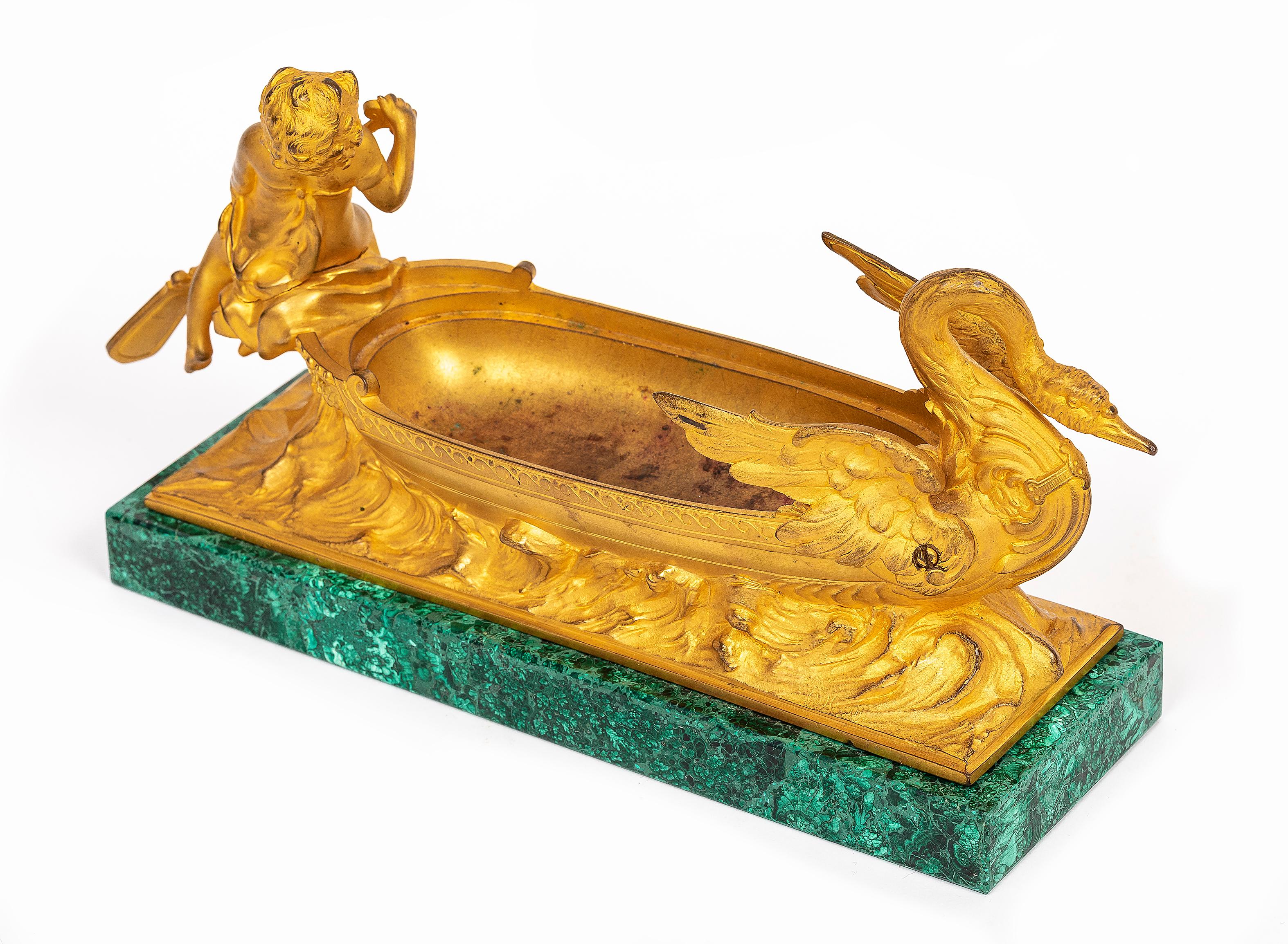 Französisch 19. Jahrhundert Louis XVI Ormolu und Malachit Centerpiece w / Cherub + Swan (Louis XVI.) im Angebot