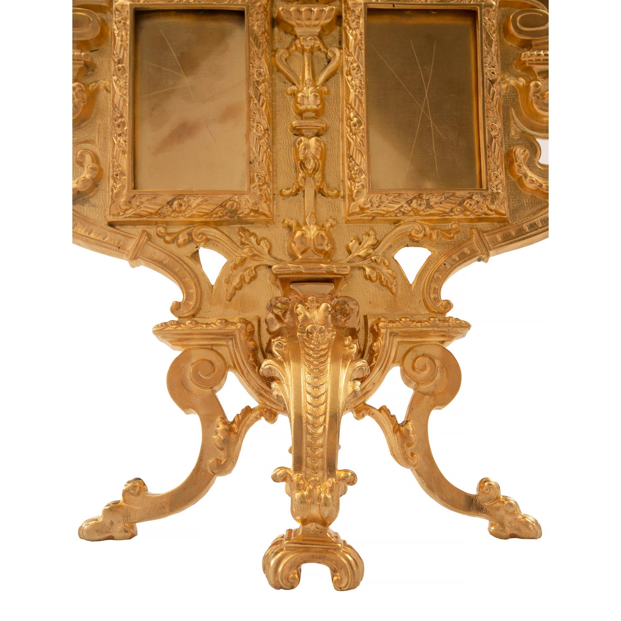 Cornice francese Luigi XVI del XIX secolo in ormolu in vendita 3