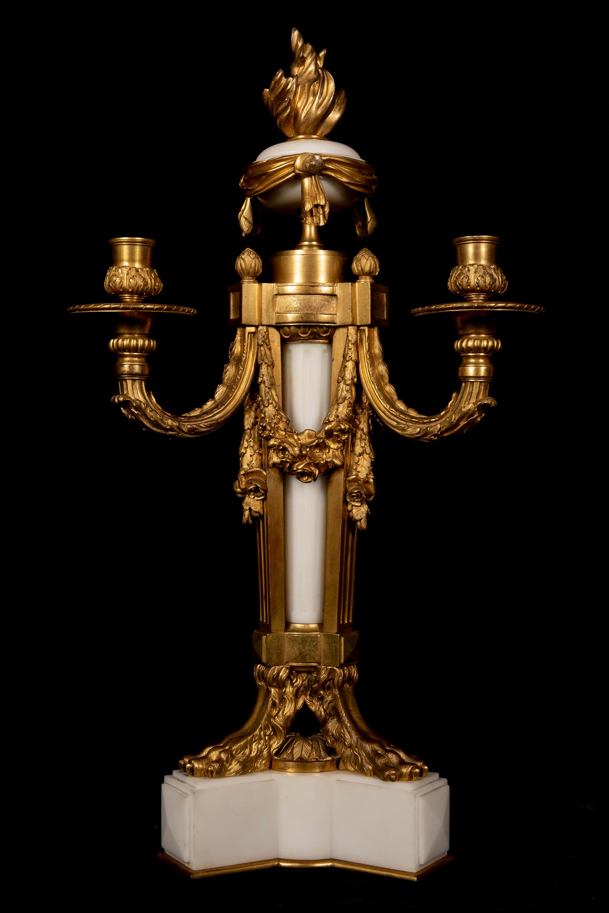 Ensemble de pendules en bronze doré et marbre Louis XVI du 19ème siècle, vendu par Tiffany & Co. en vente 6