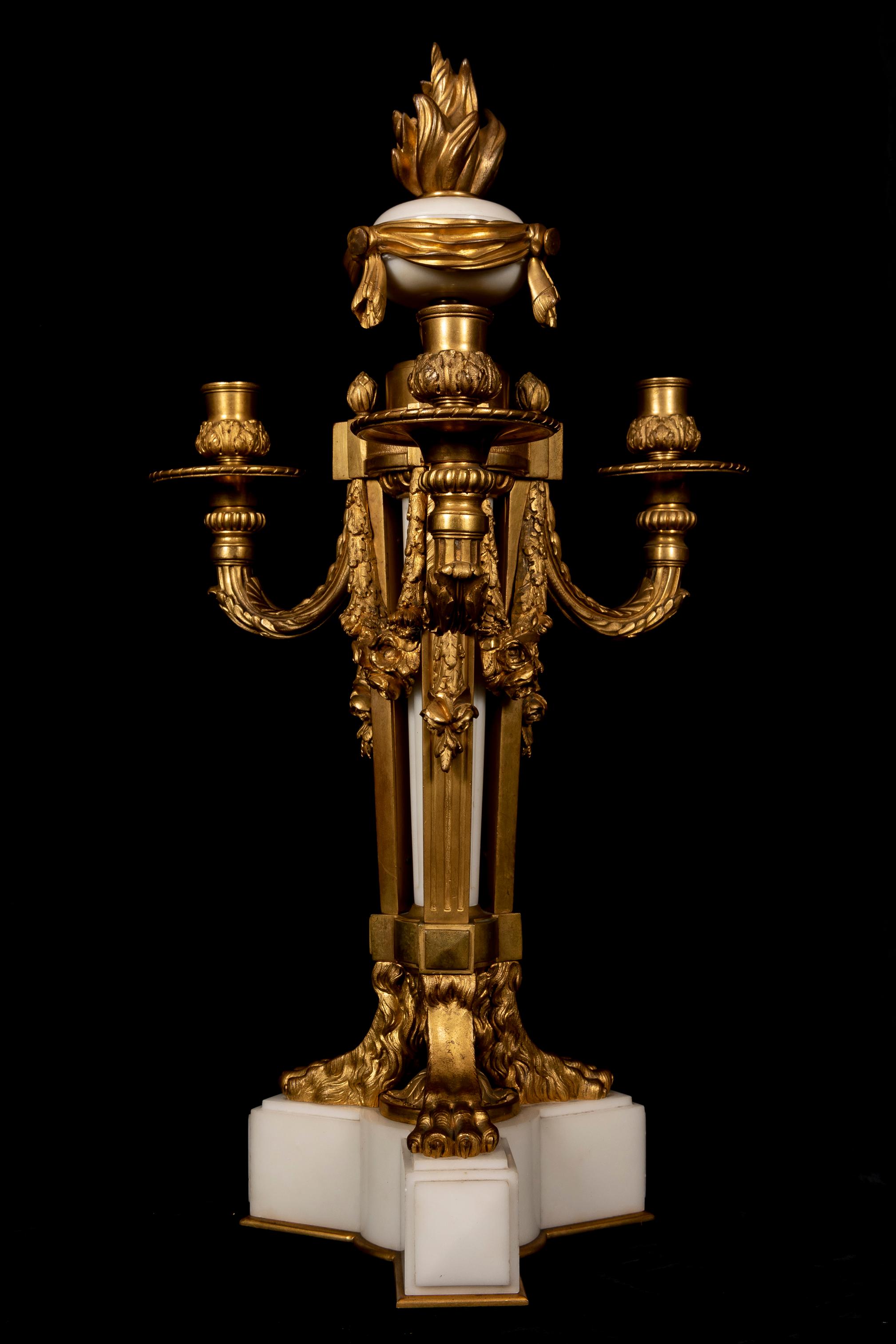 Ensemble de pendules en bronze doré et marbre Louis XVI du 19ème siècle, vendu par Tiffany & Co. en vente 7