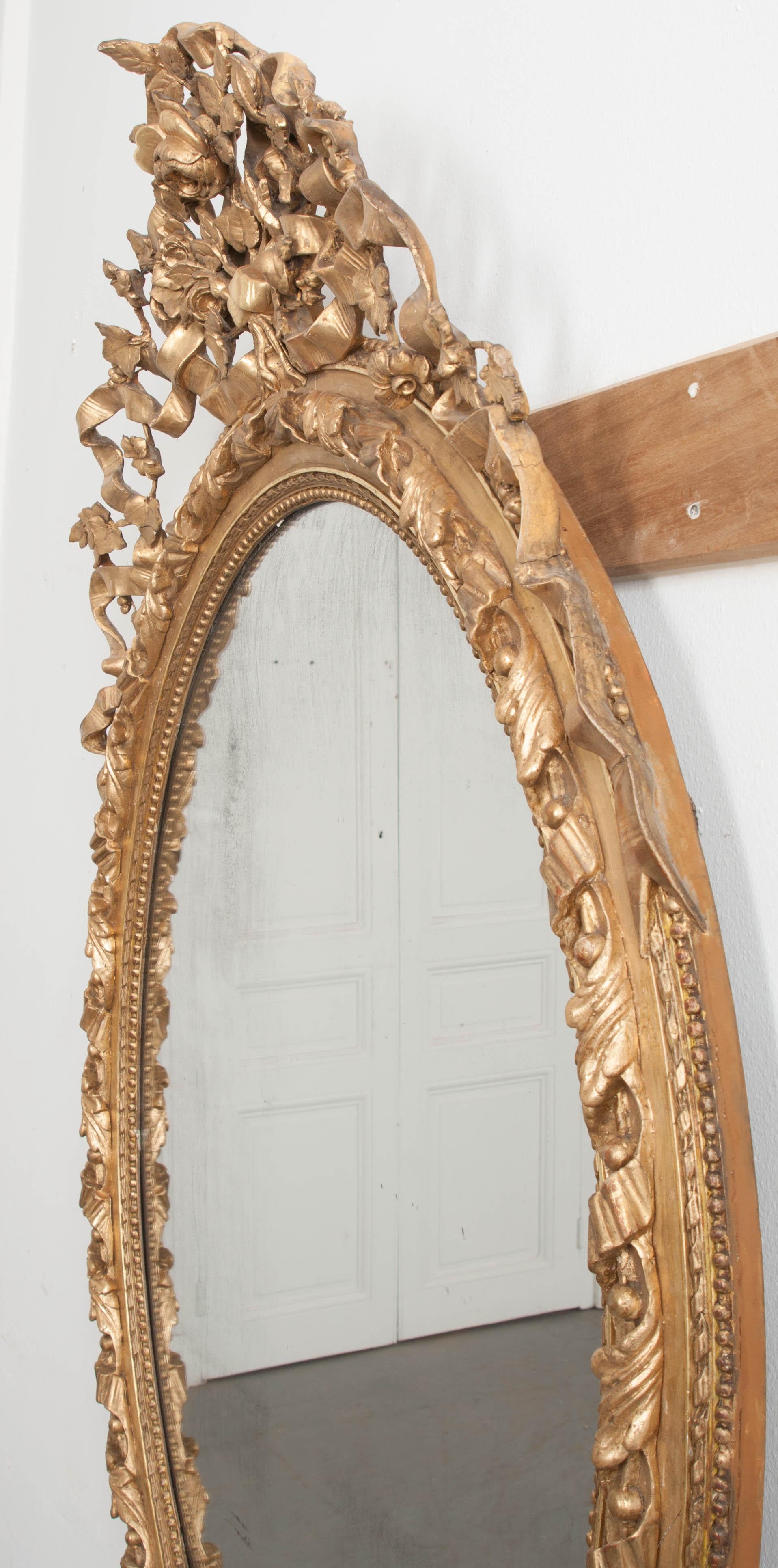 French 19th Century Louis XVI Oval Giltwood Mirror For Sale 4