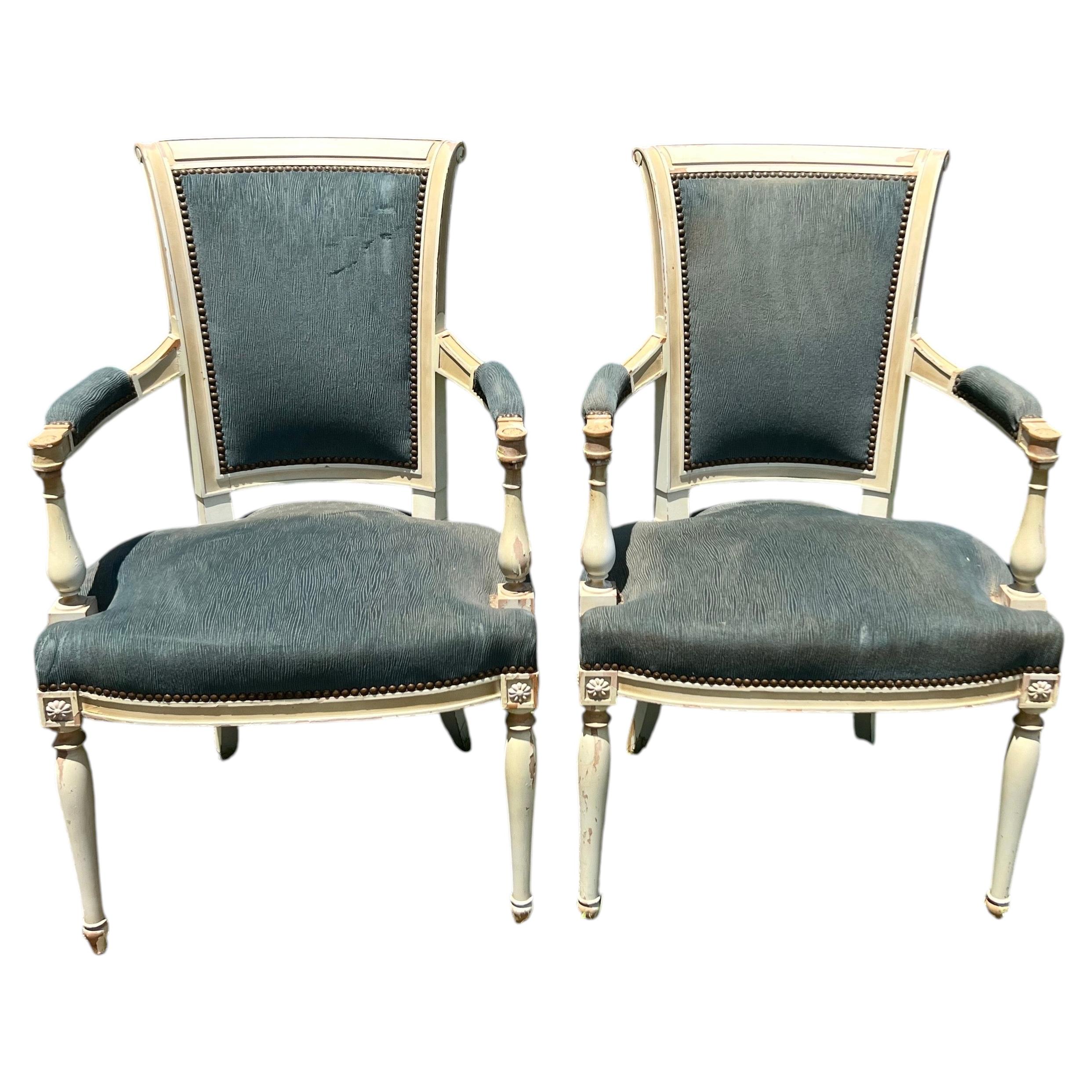 Fauteuils français du XIXe siècle de style Louis XVI en noyer peint - Lot de 2