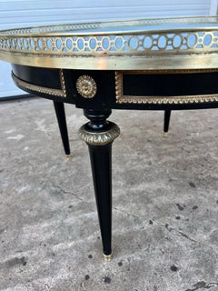 Table d'appoint ronde de style Louis XVI du XIXe siècle, en faux marbre, de fabrication française