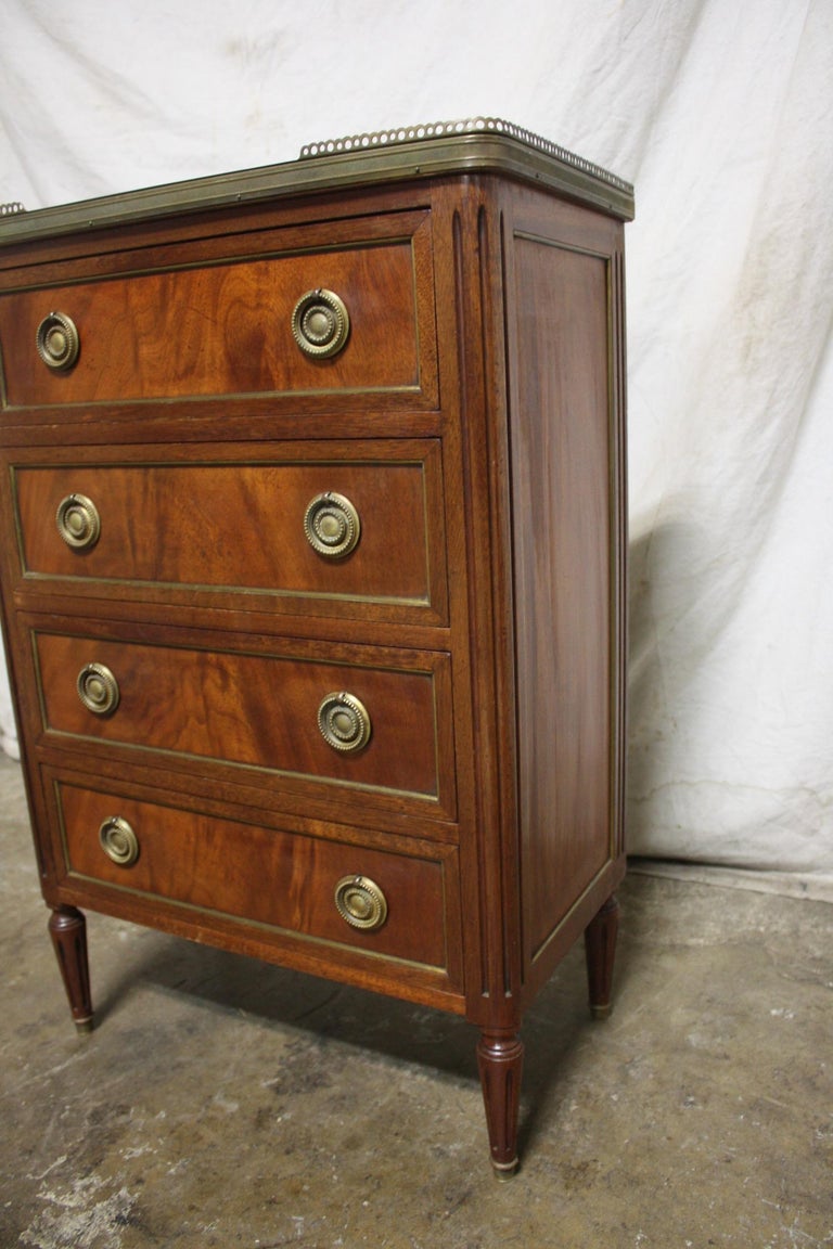 French 19th Century Louis XVI Small Commode For Sale 2