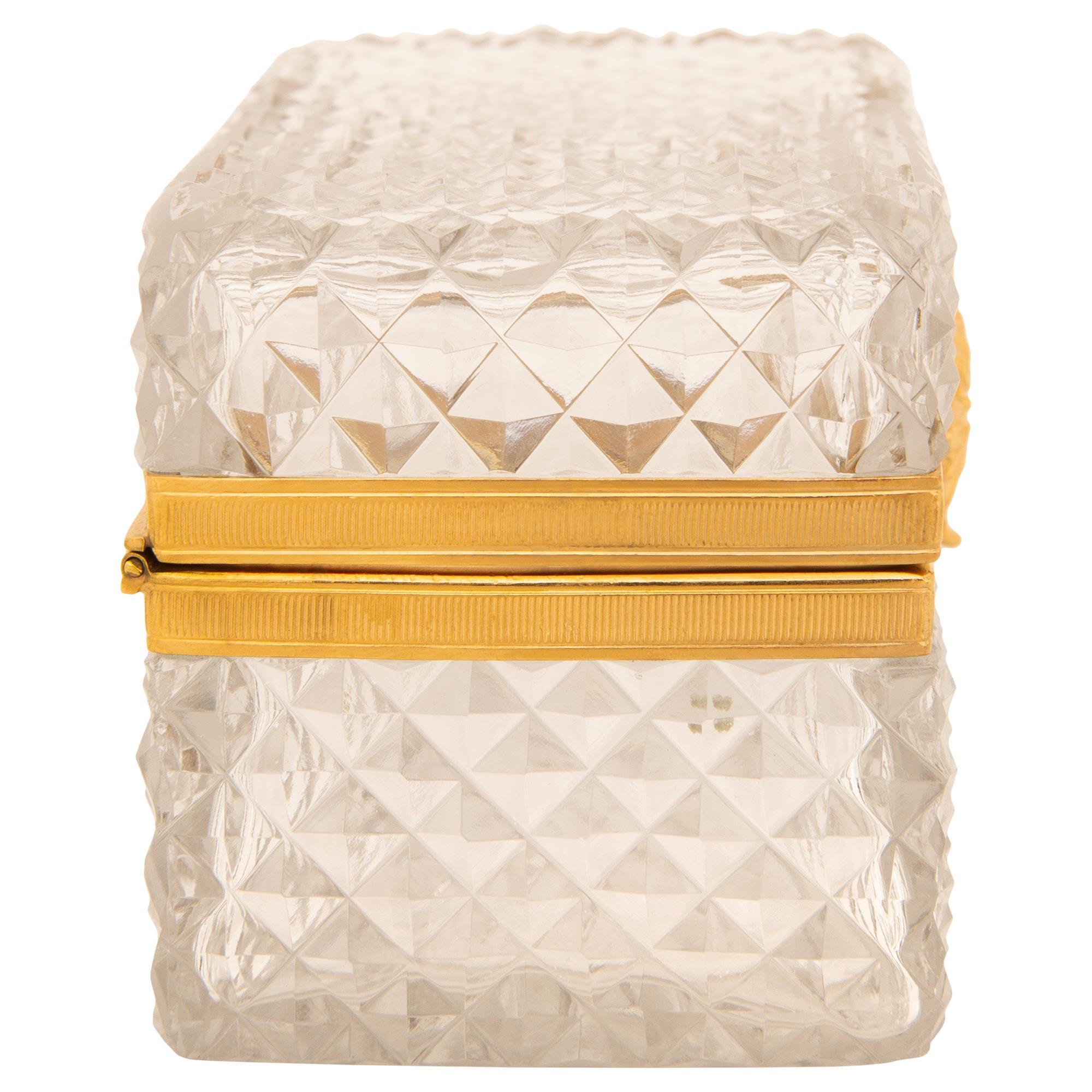 Caja francesa del siglo XIX de cristal de Baccarat y ormolu de estilo Luis XVI Cristal en venta