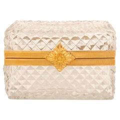 Caja francesa del siglo XIX de cristal de Baccarat y ormolu de estilo Luis XVI