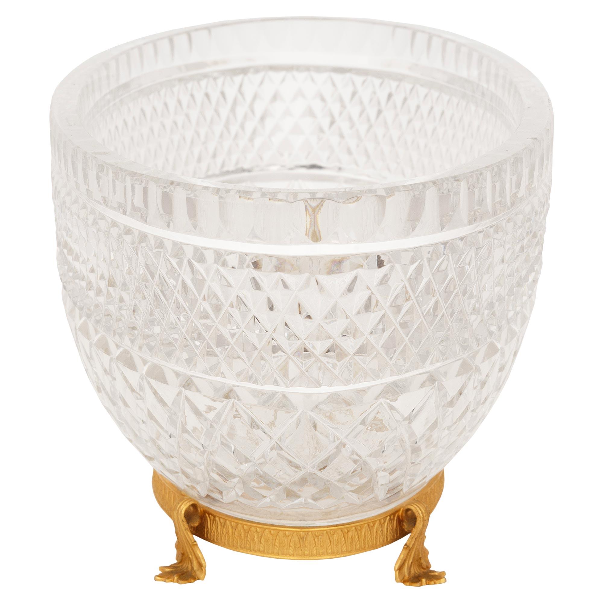 Französisch 19. Jahrhundert Louis XVI st. Baccarat Kristall und Ormolu Mittelstück im Zustand „Gut“ im Angebot in West Palm Beach, FL