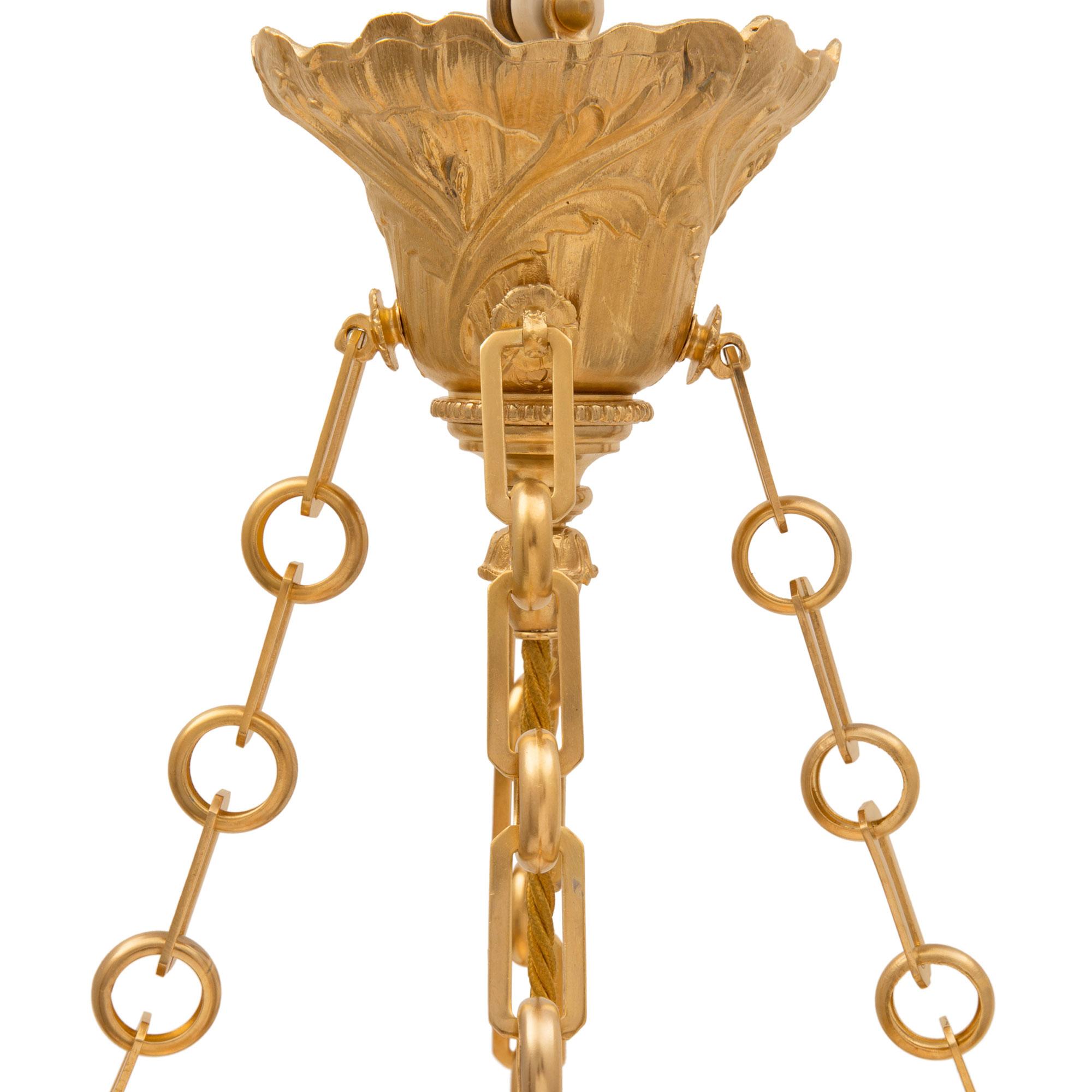 Louis XVI St. Baccarat-Kronleuchter aus Kristall und Goldbronze, 19. Jahrhundert, Frankreich (Louis XVI.) im Angebot