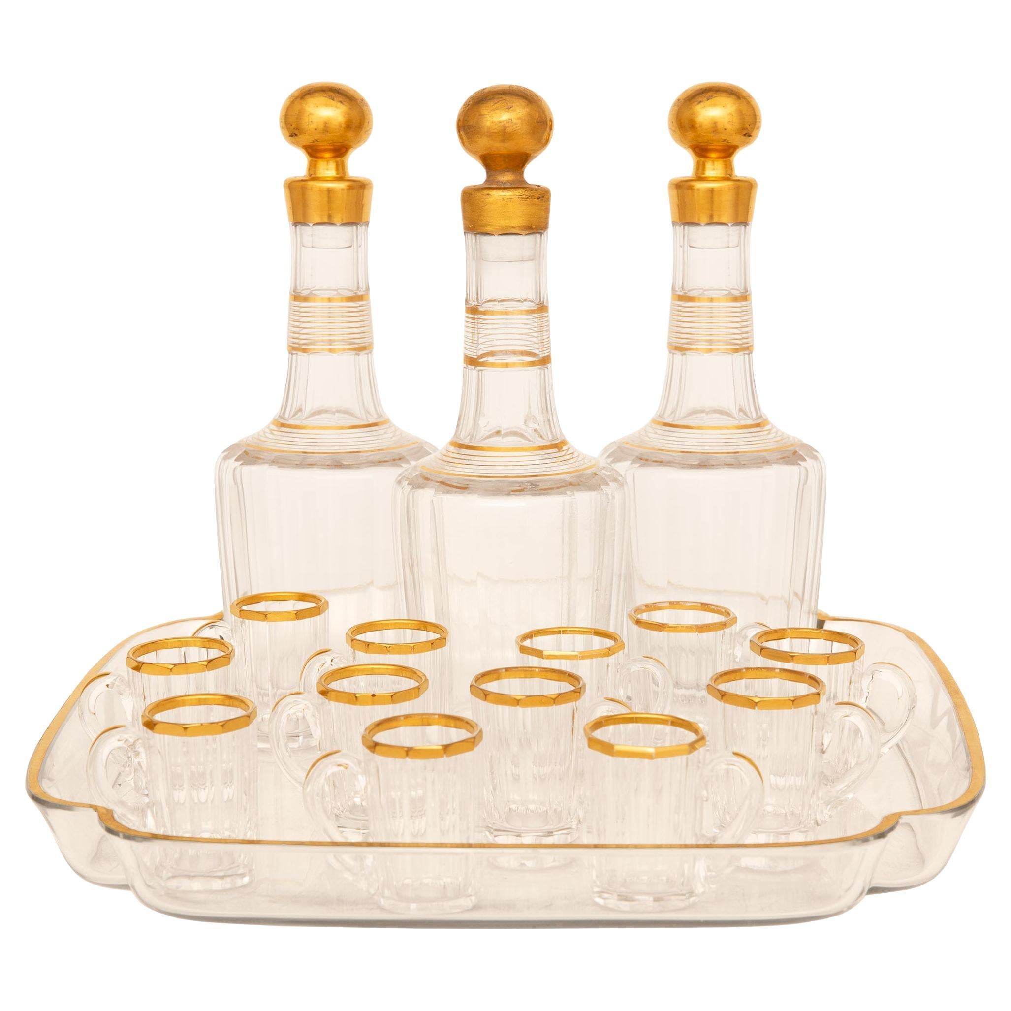 Juego de licor francés del siglo XIX de cristal de Baccarat de estilo Luis XVI