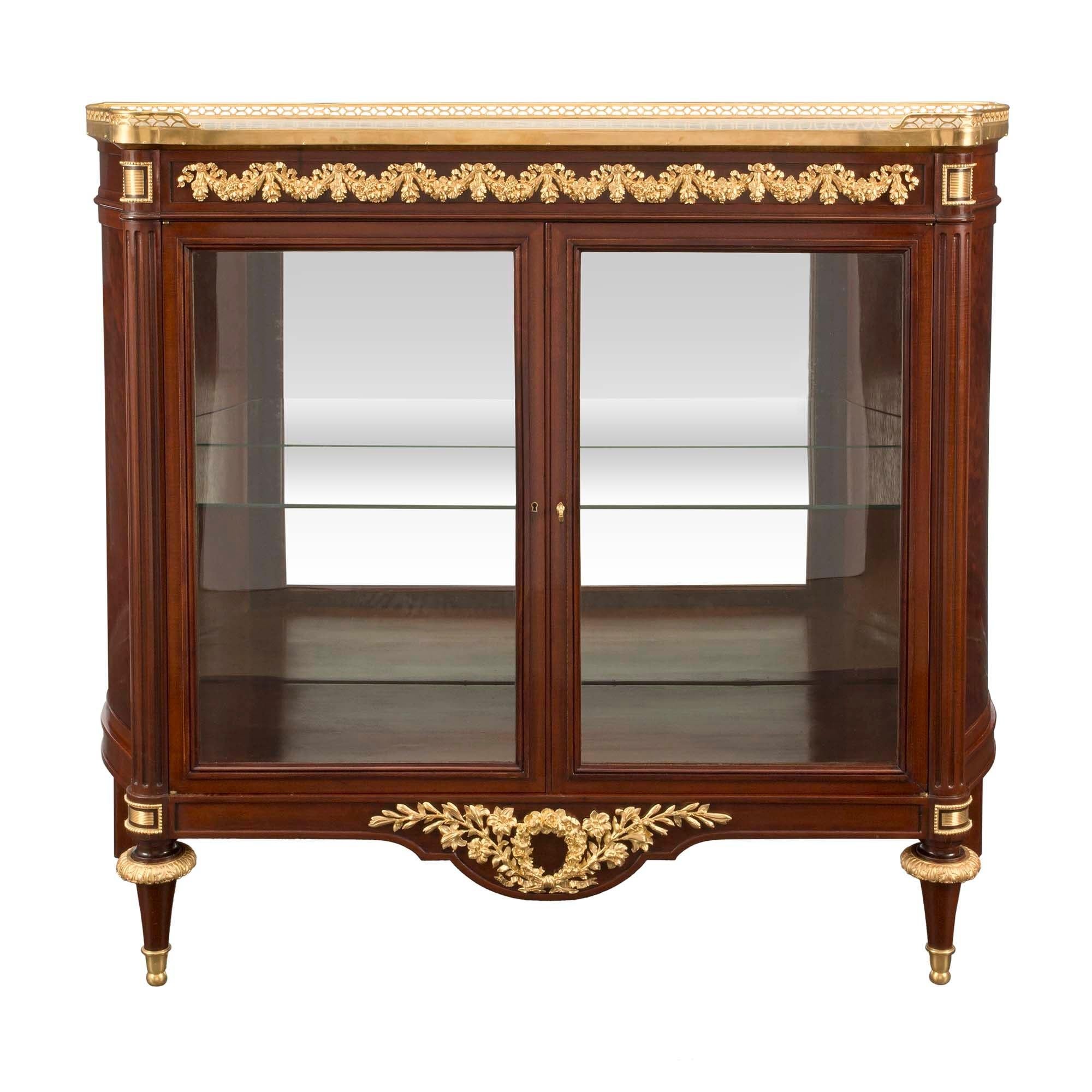 Französisch 19. Jahrhundert Louis XVI St. Belle Poque-Periode Schrank Vitrine