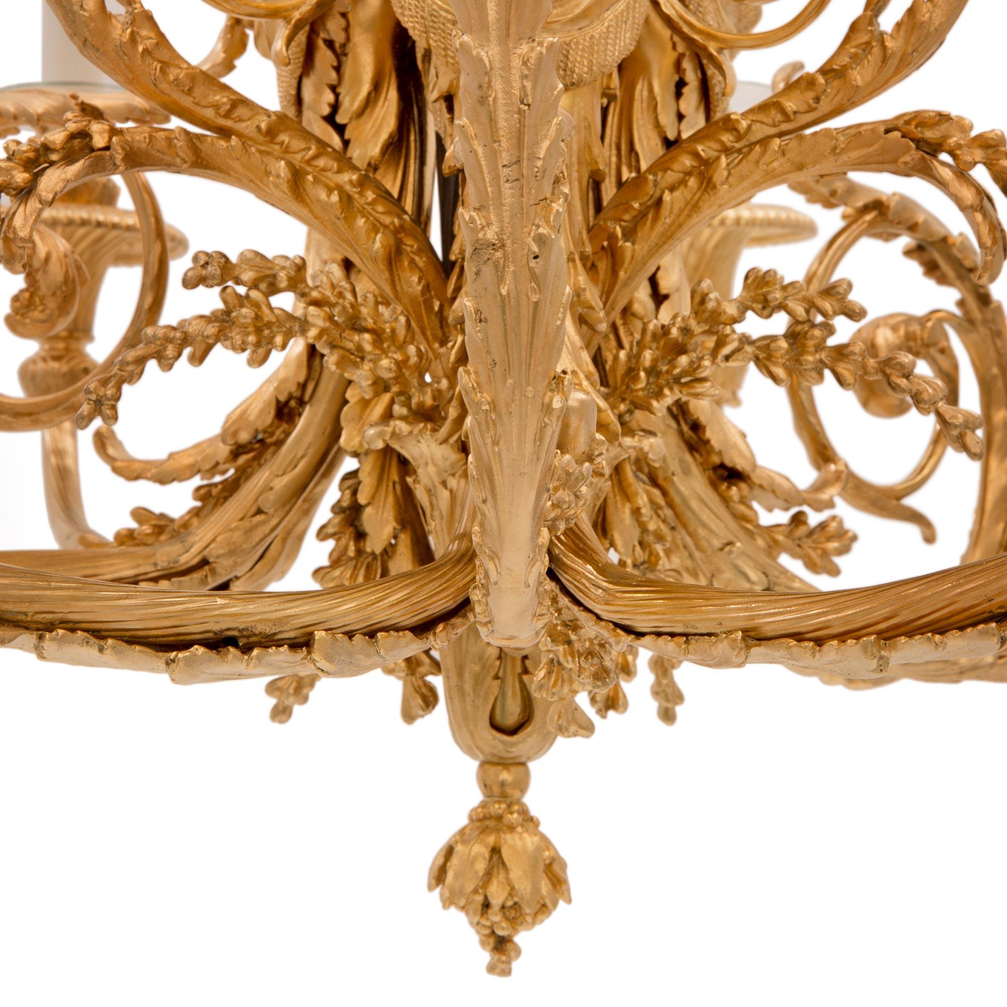 Französischer Kronleuchter aus der Louis-XVI-Stil der Belle Poque-Periode des 19. Jahrhunderts (Bronze) im Angebot