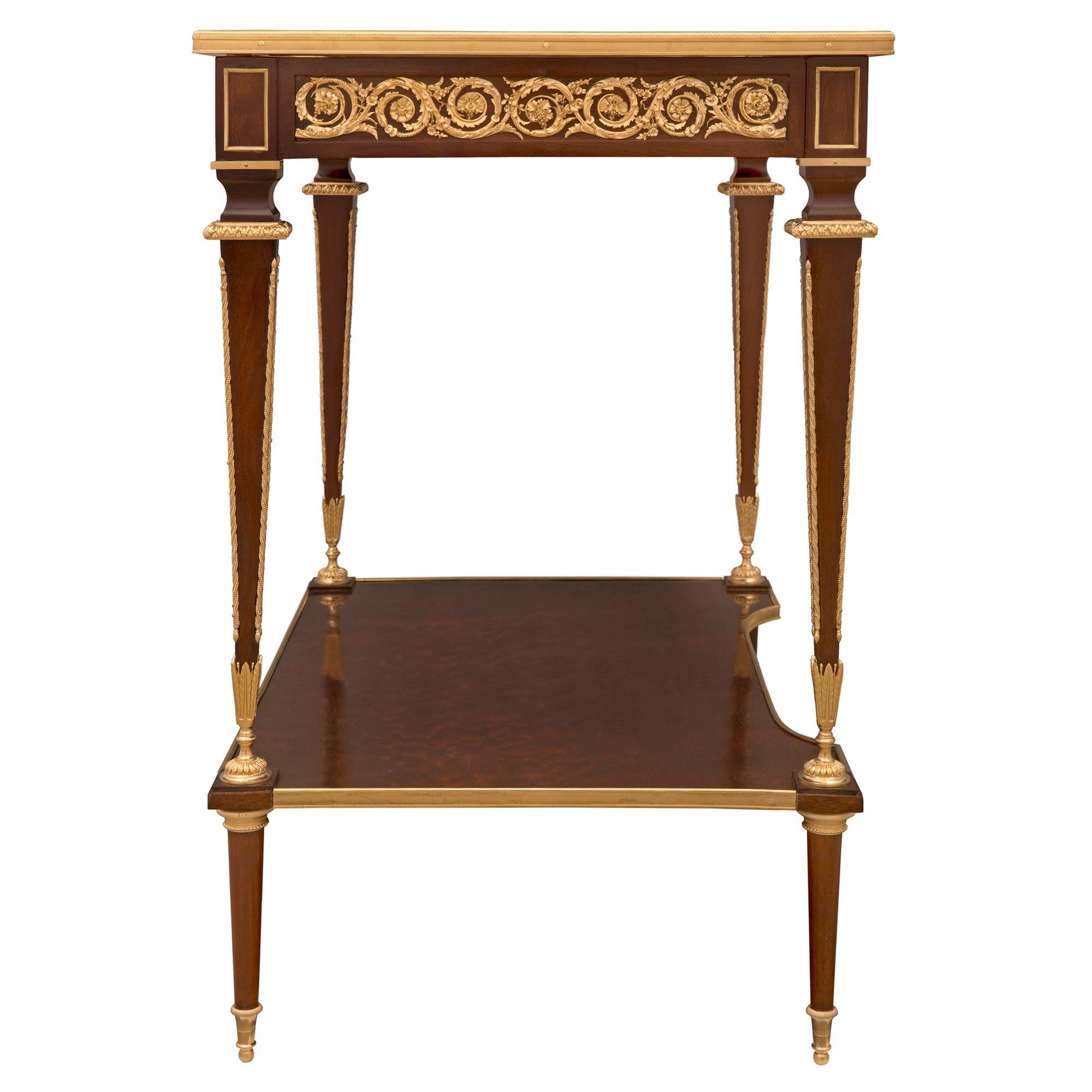 French 19th Century Louis XVI St. Belle Époque Period Display Table For Sale 2