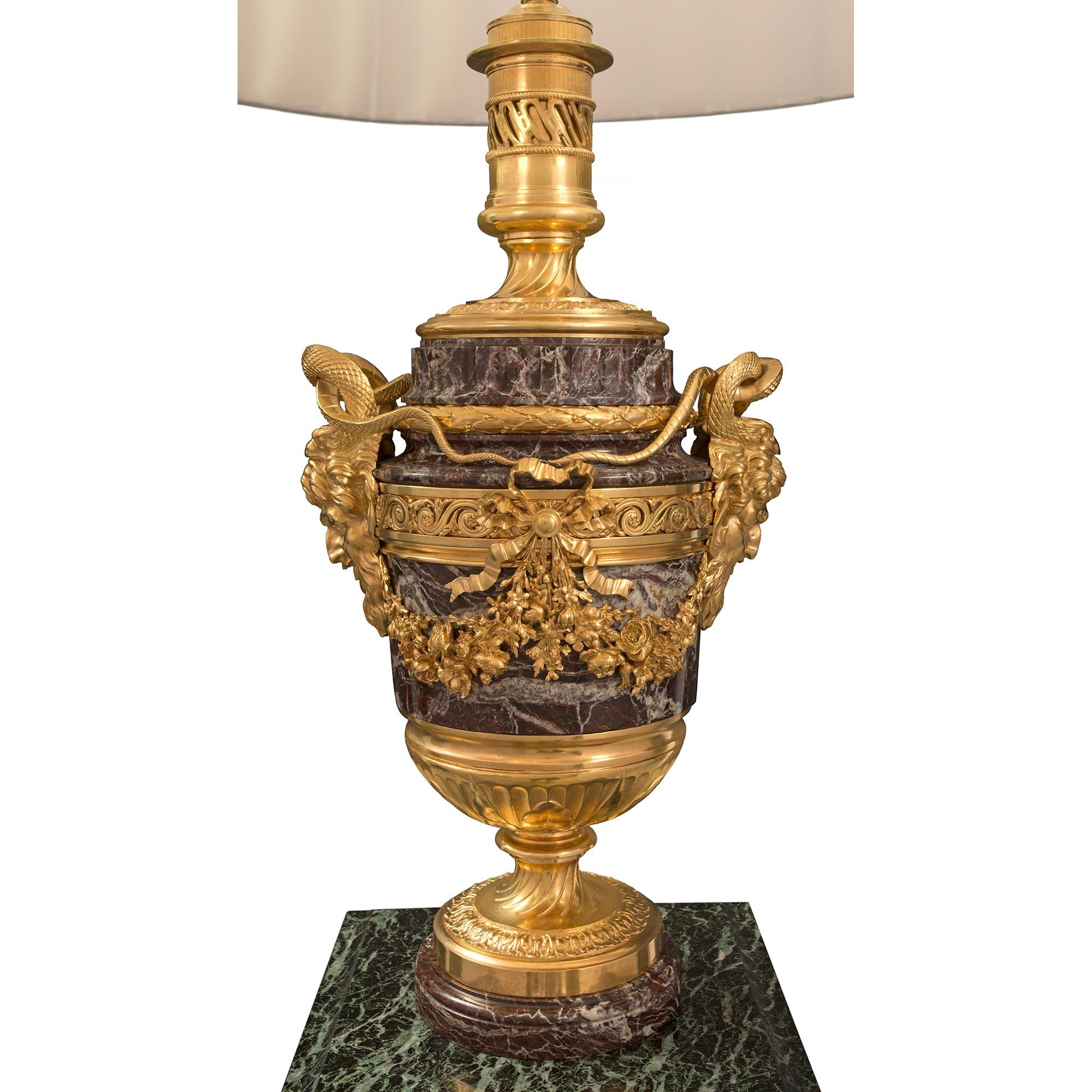 Französische Stehlampe aus der Louis-XVI-Stil der Belle Époque des 19. Jahrhunderts im Zustand „Gut“ im Angebot in West Palm Beach, FL