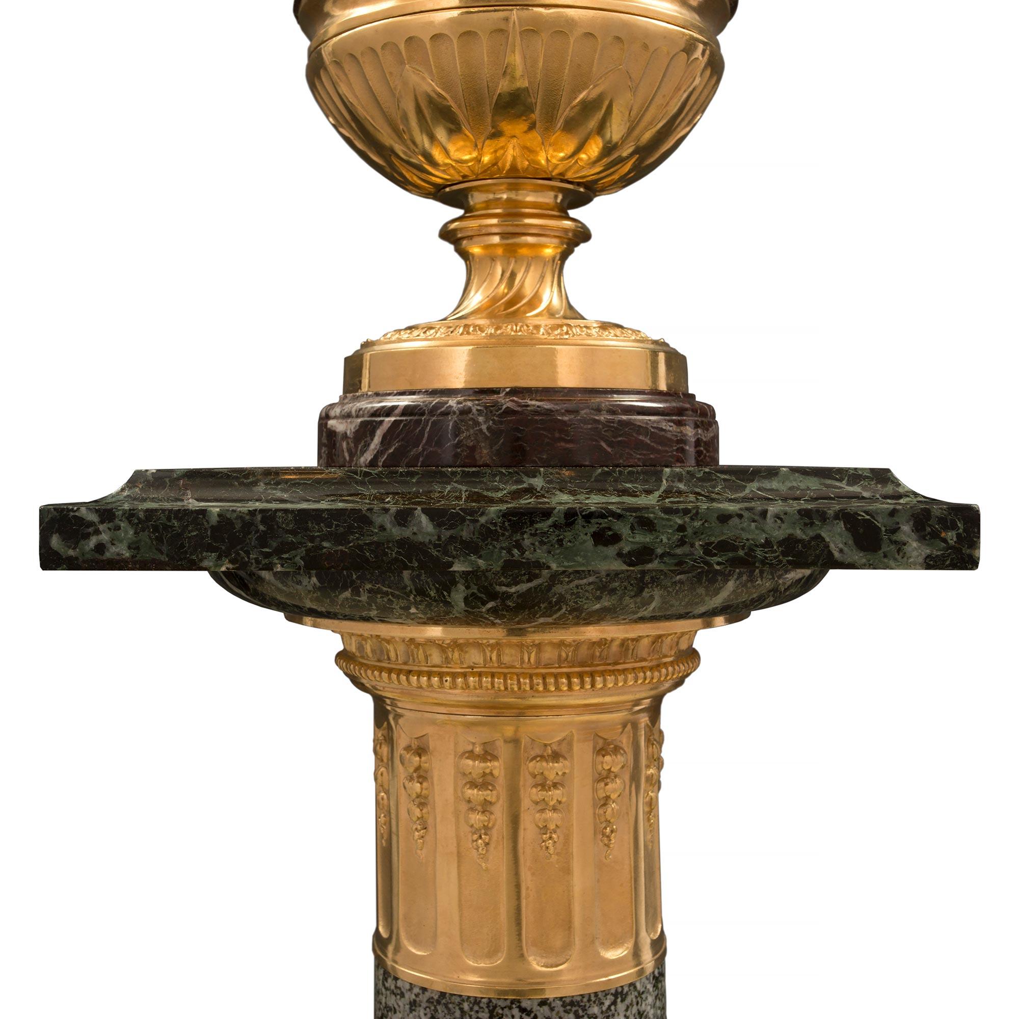 Bronze doré Lampadaire français d'époque de style Louis XVI du 19ème siècle, période Belle Époque en vente
