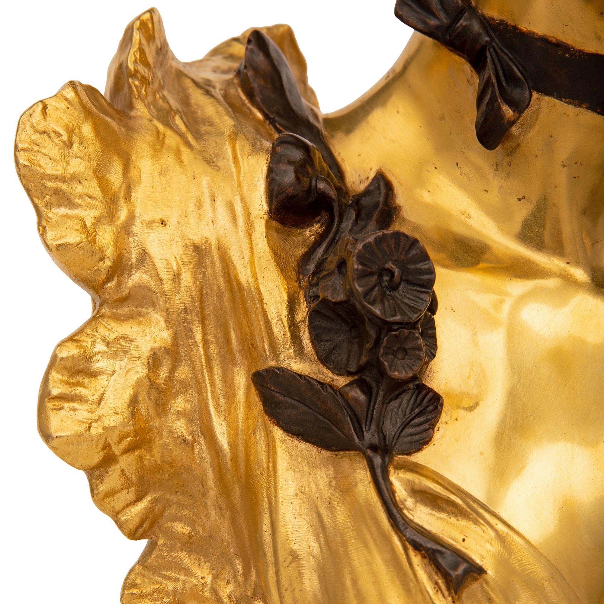 Französische Goldbronze- und Bronzebüste aus der Louis-XVI.-Stil der Belle Poque-Periode des 19. Jahrhunderts im Angebot 1