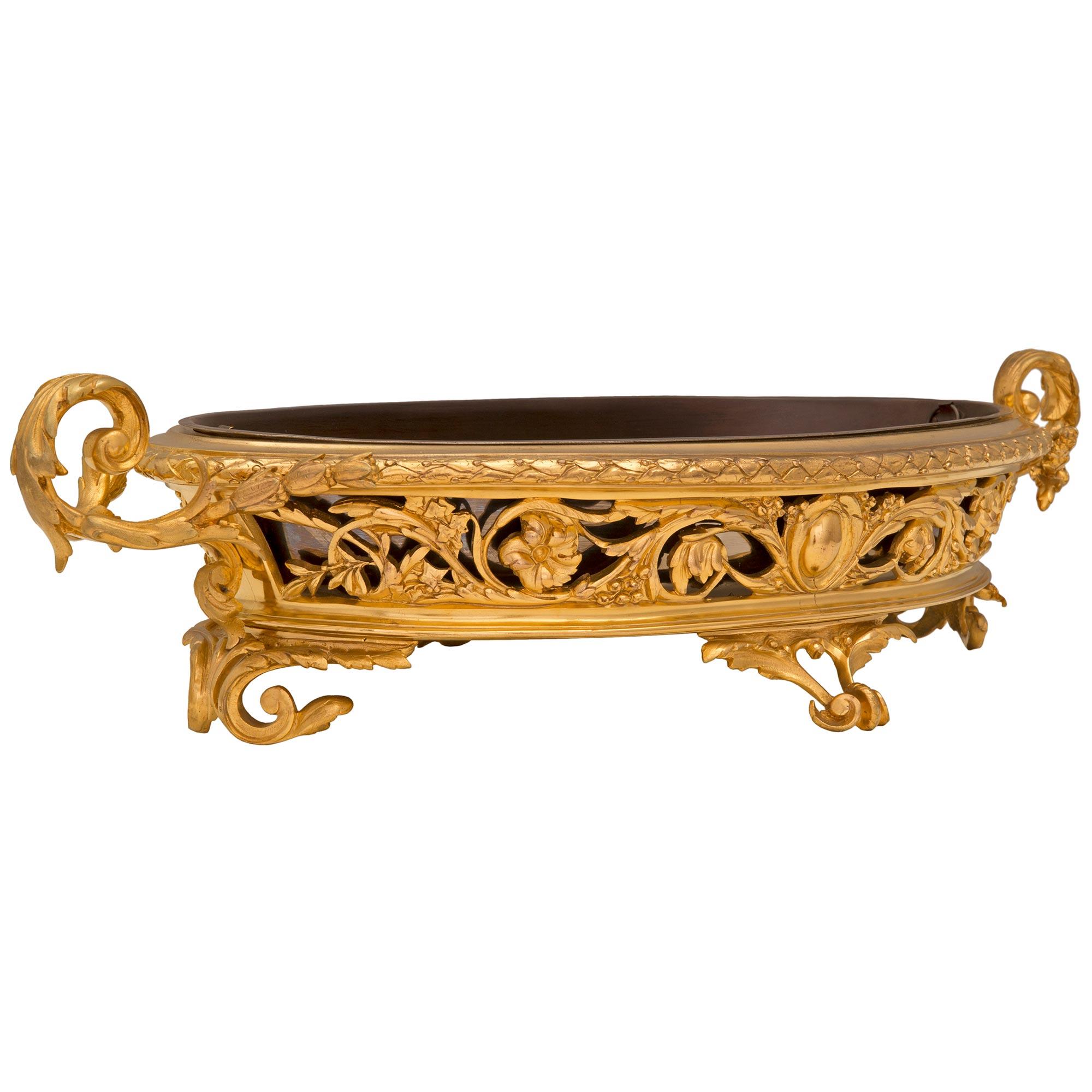 Belle Époque Centre de table en bronze doré d'époque St. Belle poque du 19ème siècle de style Louis XVI en vente