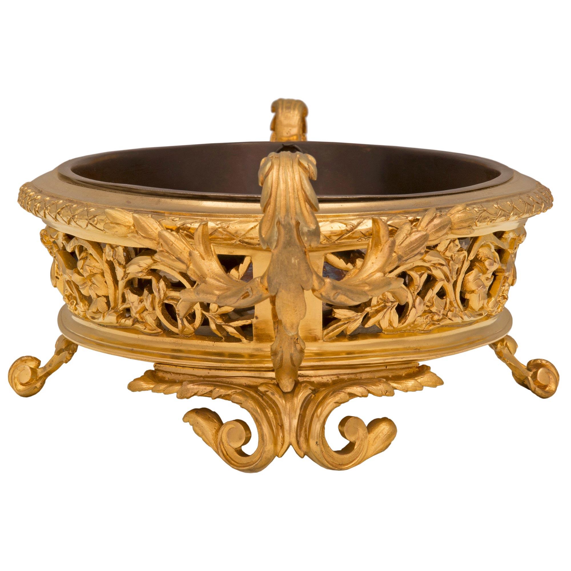 Français Centre de table en bronze doré d'époque St. Belle poque du 19ème siècle de style Louis XVI en vente