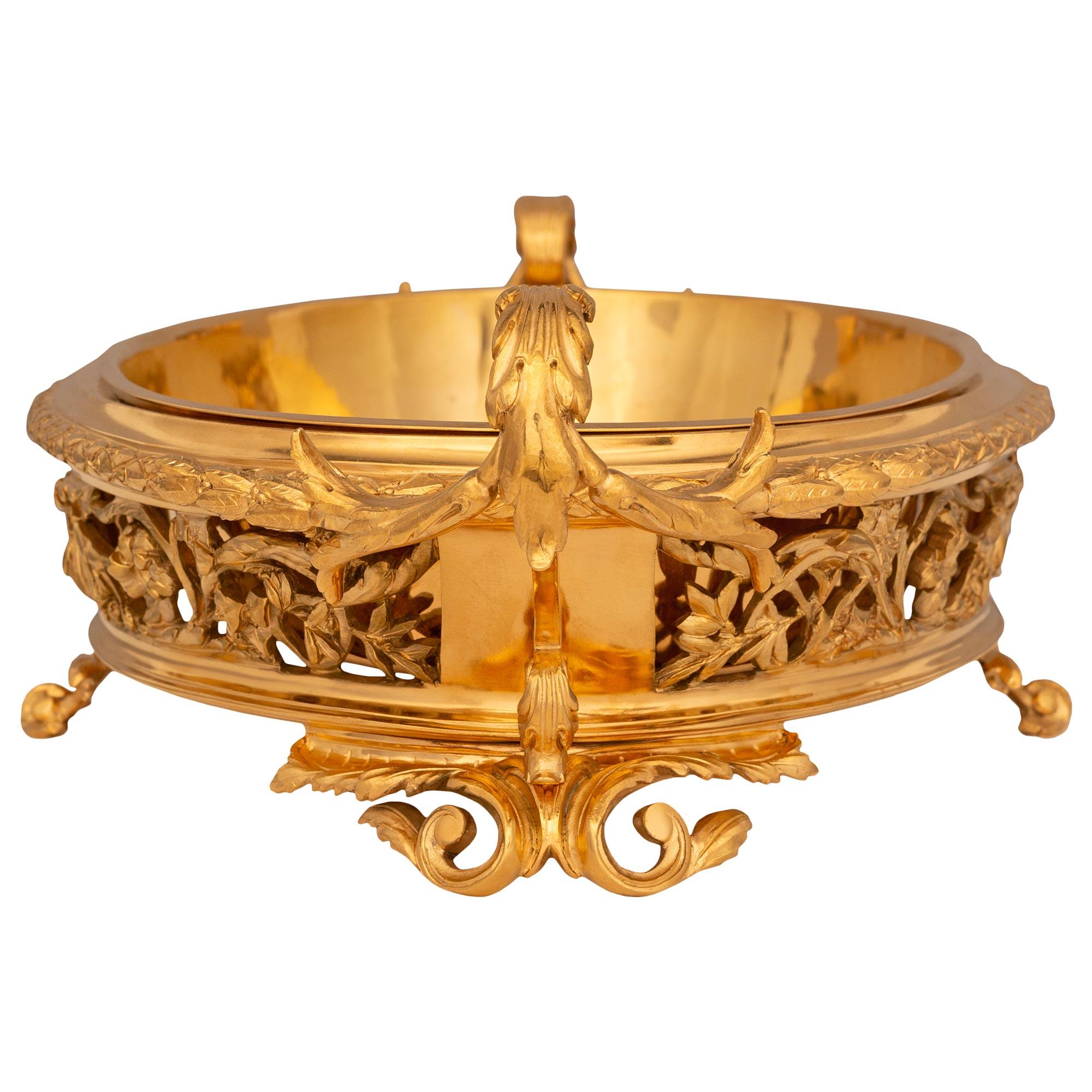 Centre de table en bronze doré de style Louis XVI de la Belle Époque Bon état - En vente à West Palm Beach, FL