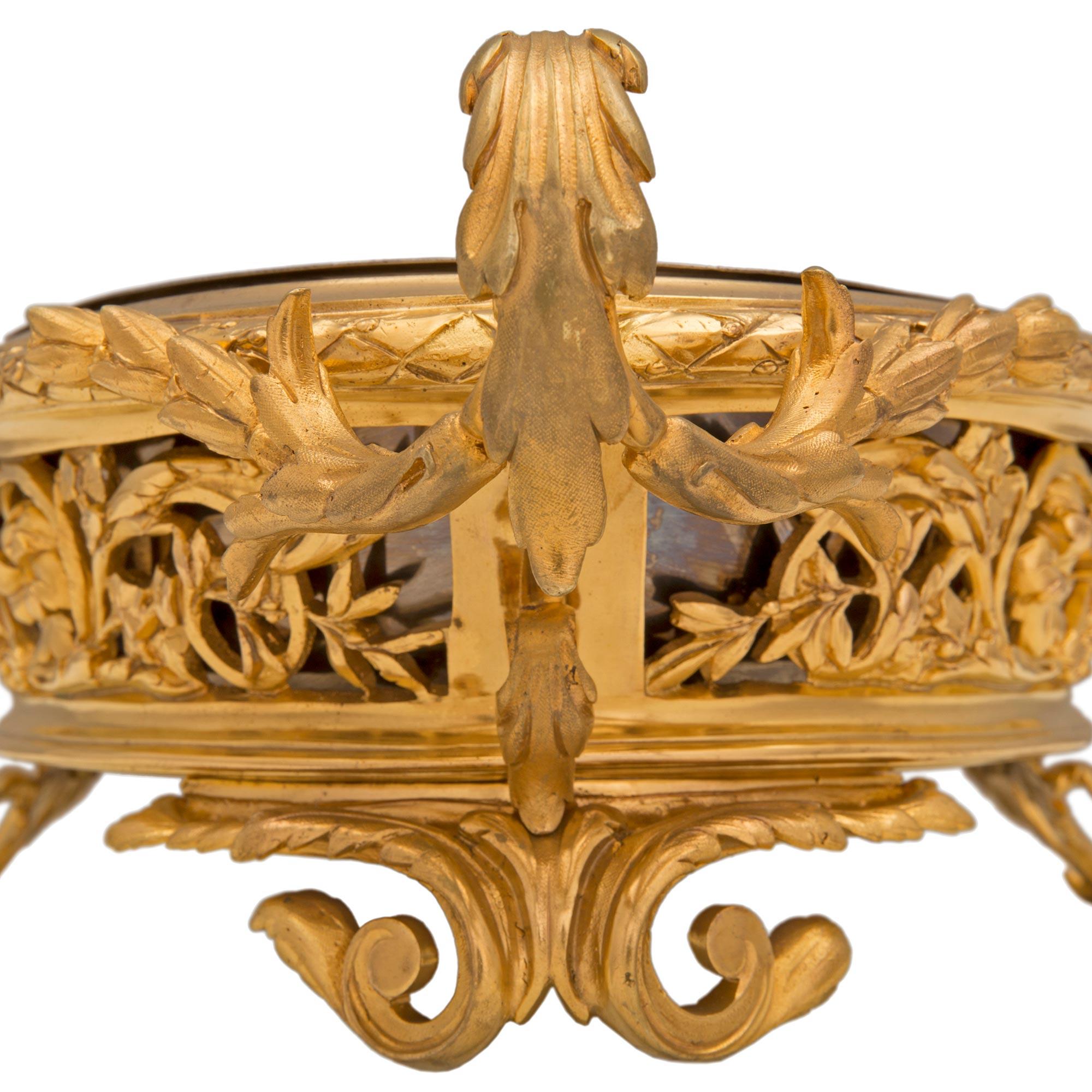 Centre de table en bronze doré d'époque St. Belle poque du 19ème siècle de style Louis XVI en vente 1