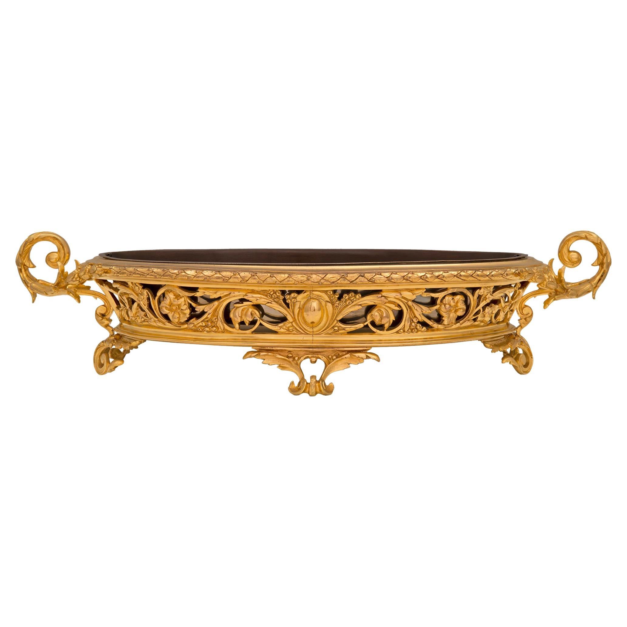 Centre de table en bronze doré d'époque St. Belle poque du 19ème siècle de style Louis XVI
