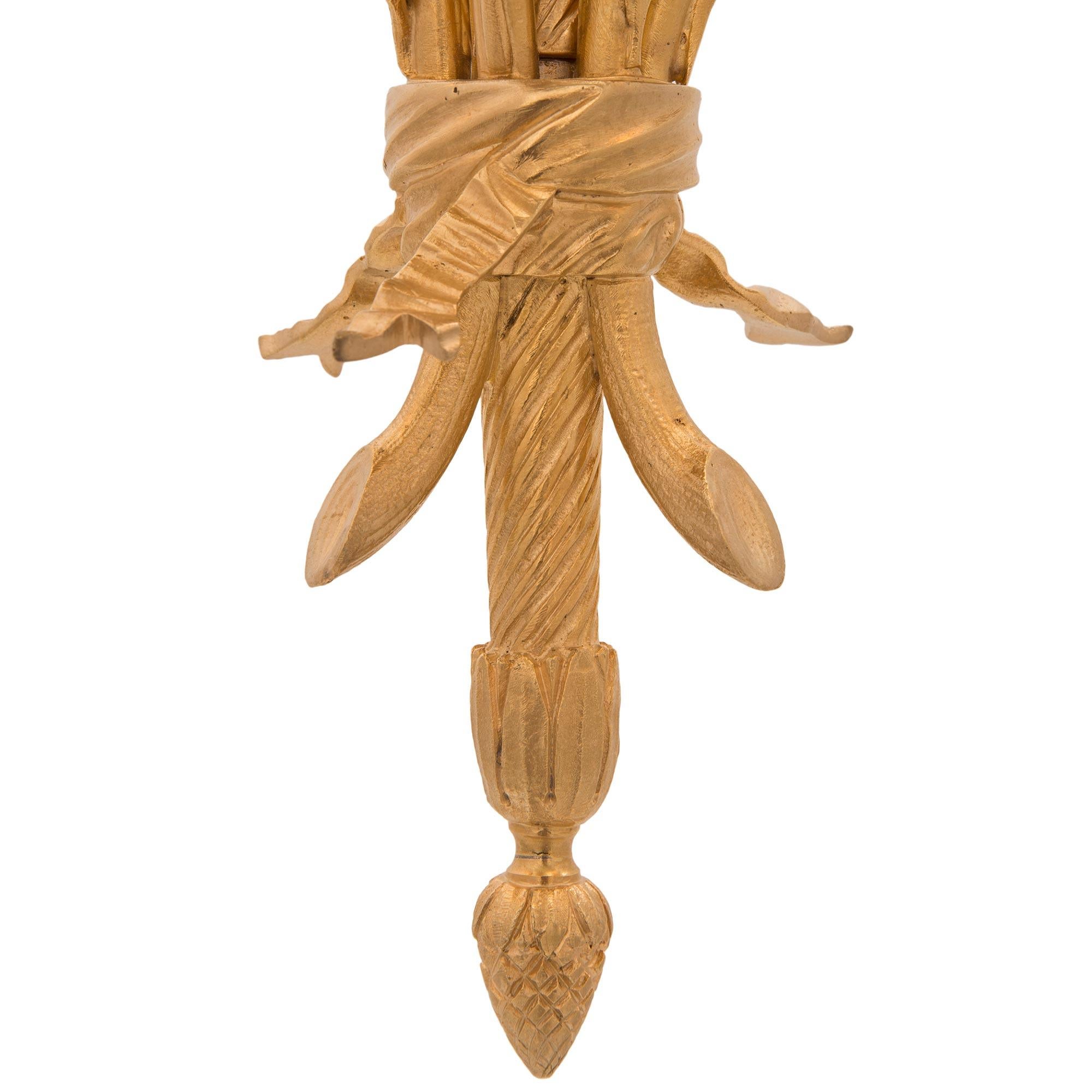 Ormolu-Kronleuchter aus dem französischen Louis-XVI.-Stil des 19. Jahrhunderts aus der Belle Poque (Goldbronze) im Angebot