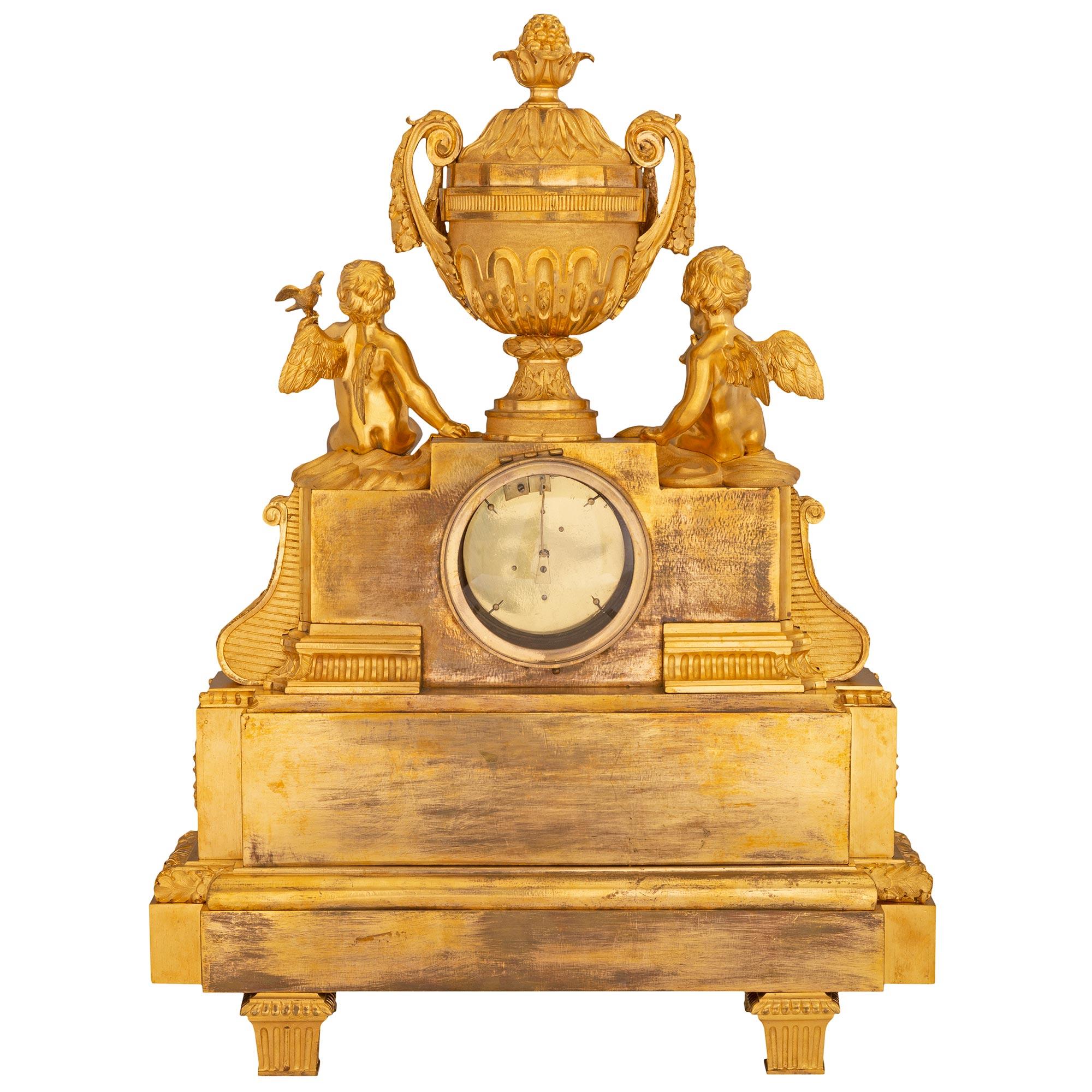 Français Horloge française du 19ème siècle en bronze doré de style Louis XVI de la période Belle poque en vente