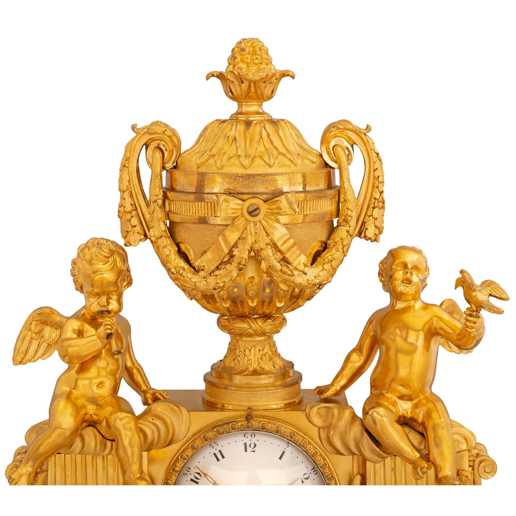 Horloge française du 19ème siècle en bronze doré de style Louis XVI de la période Belle poque Bon état - En vente à West Palm Beach, FL