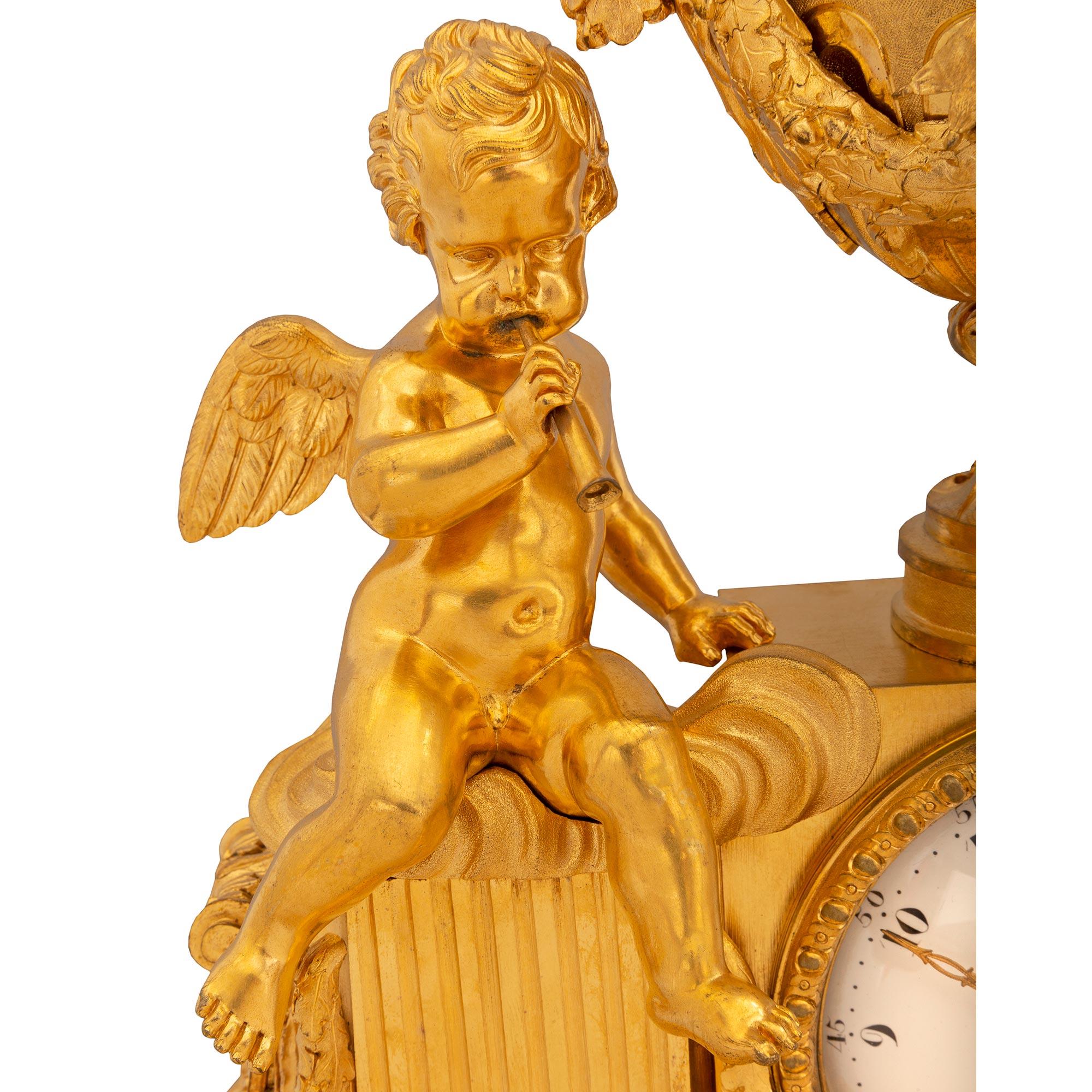 XIXe siècle Horloge française du 19ème siècle en bronze doré de style Louis XVI de la période Belle poque en vente