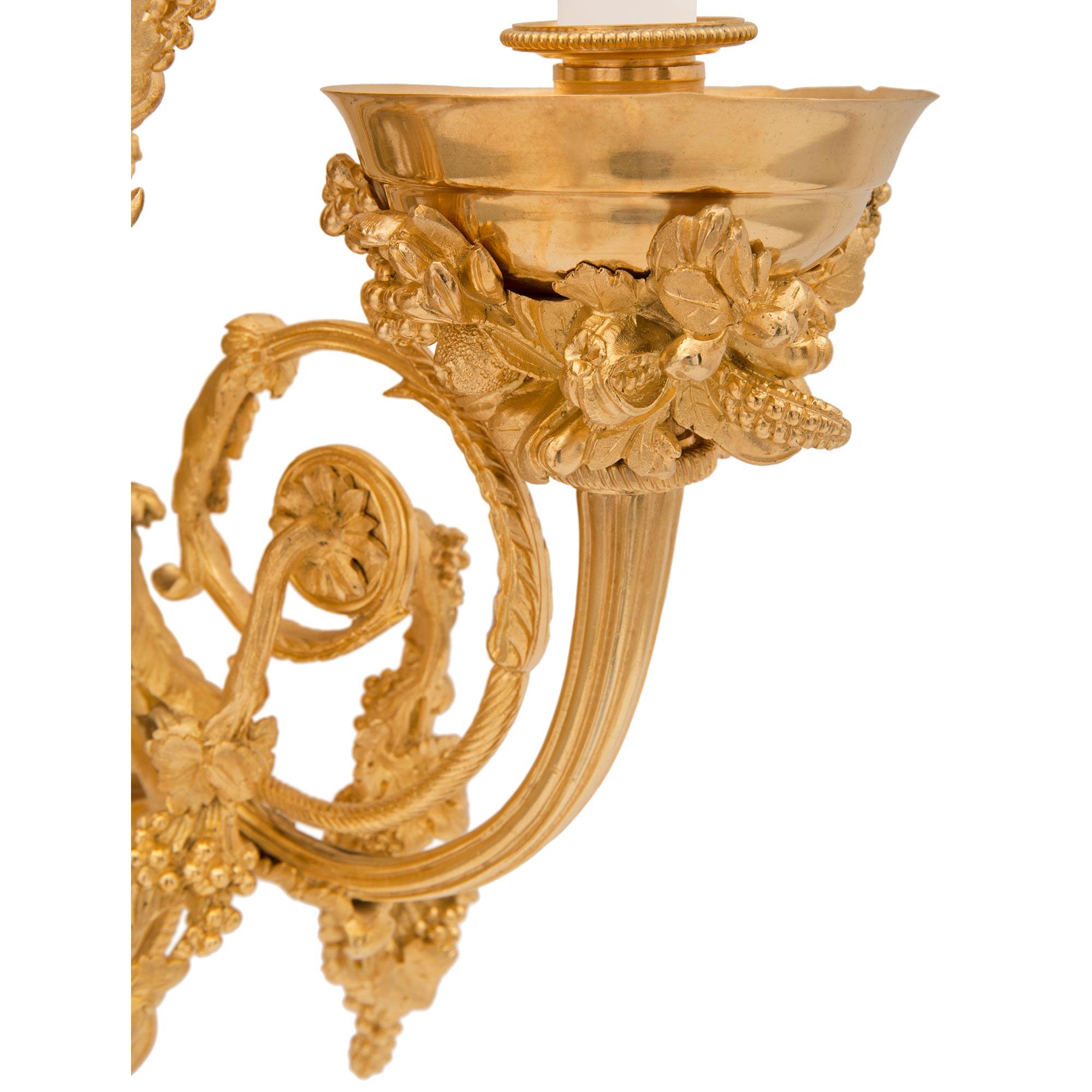 Französisch 19. Jahrhundert Louis XVI St. Belle Poque-Periode Goldbronze-Wandleuchter, 19. Jahrhundert im Angebot 2
