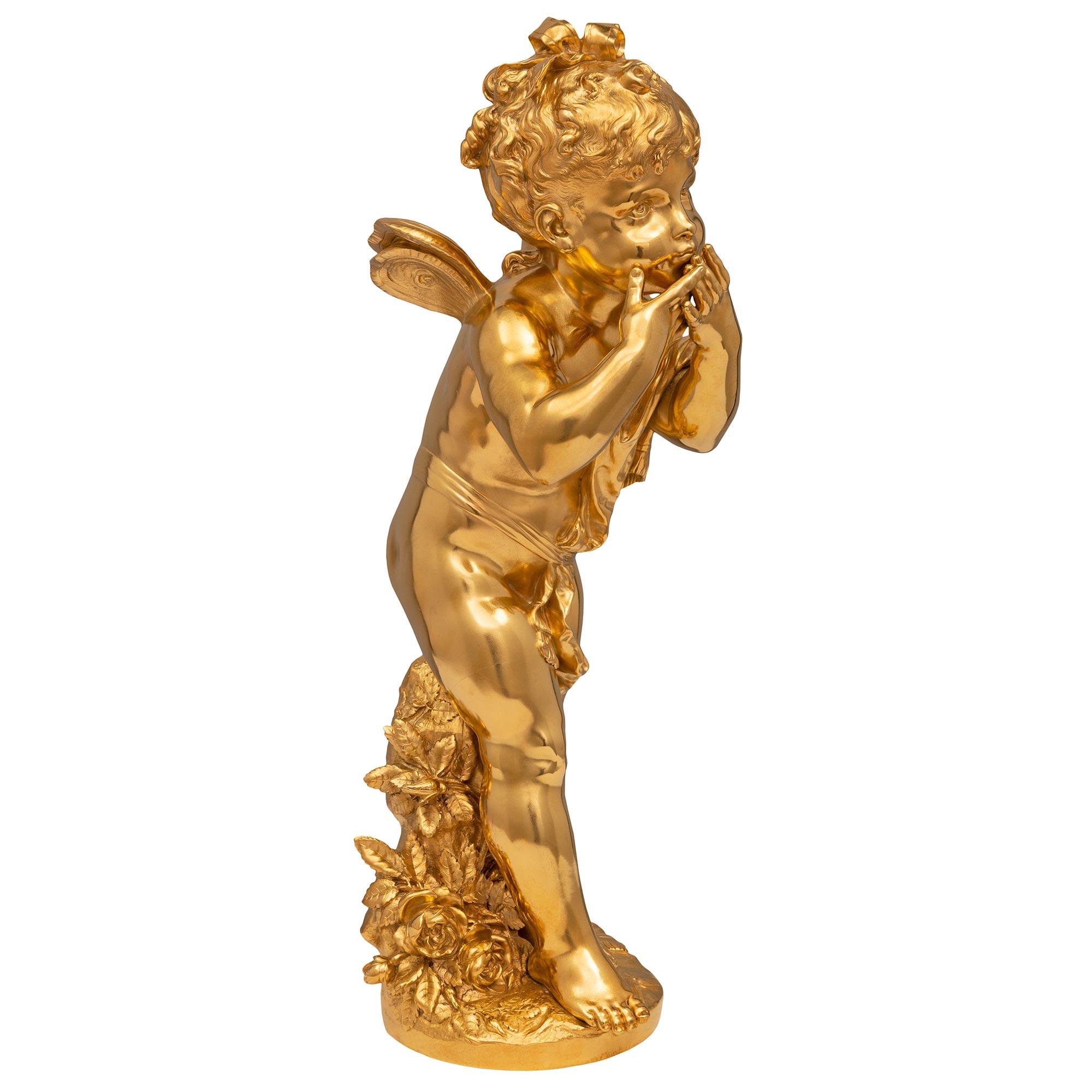 Très belle statue en bronze doré de très haute qualité, datant du XIXe siècle, de style Louis XVI et de la Belle Époque, signée par Auguste Moreau. La statue intitulée 