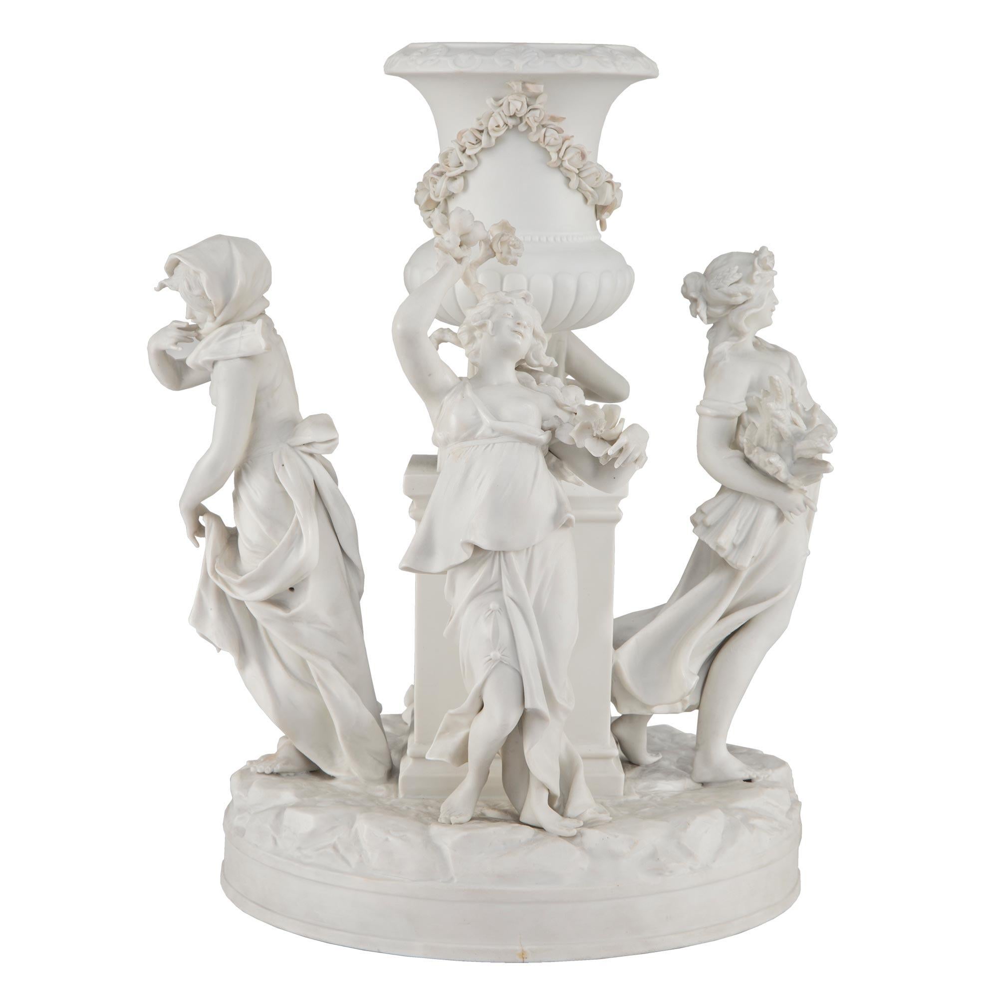 French 19th Century Louis XVI St. Biscuit De Sèvres Porcelain Centerpiece In Good Condition For Sale In West Palm Beach, FL