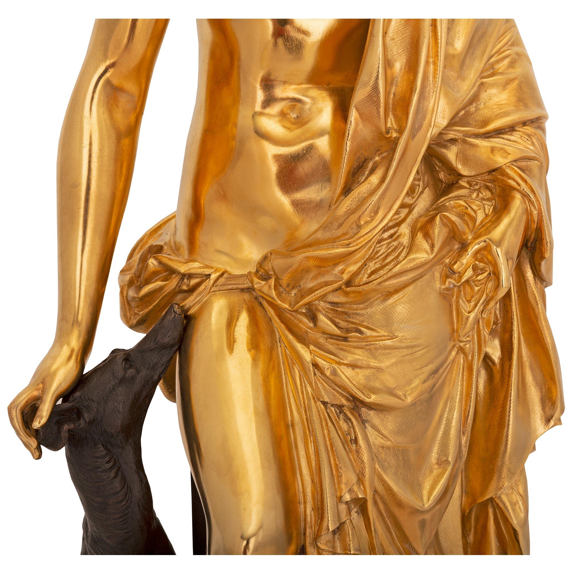Bronze Statue de Diane et de son chien en bronze et bronze doré de style Louis XVI du XIXe siècle en vente