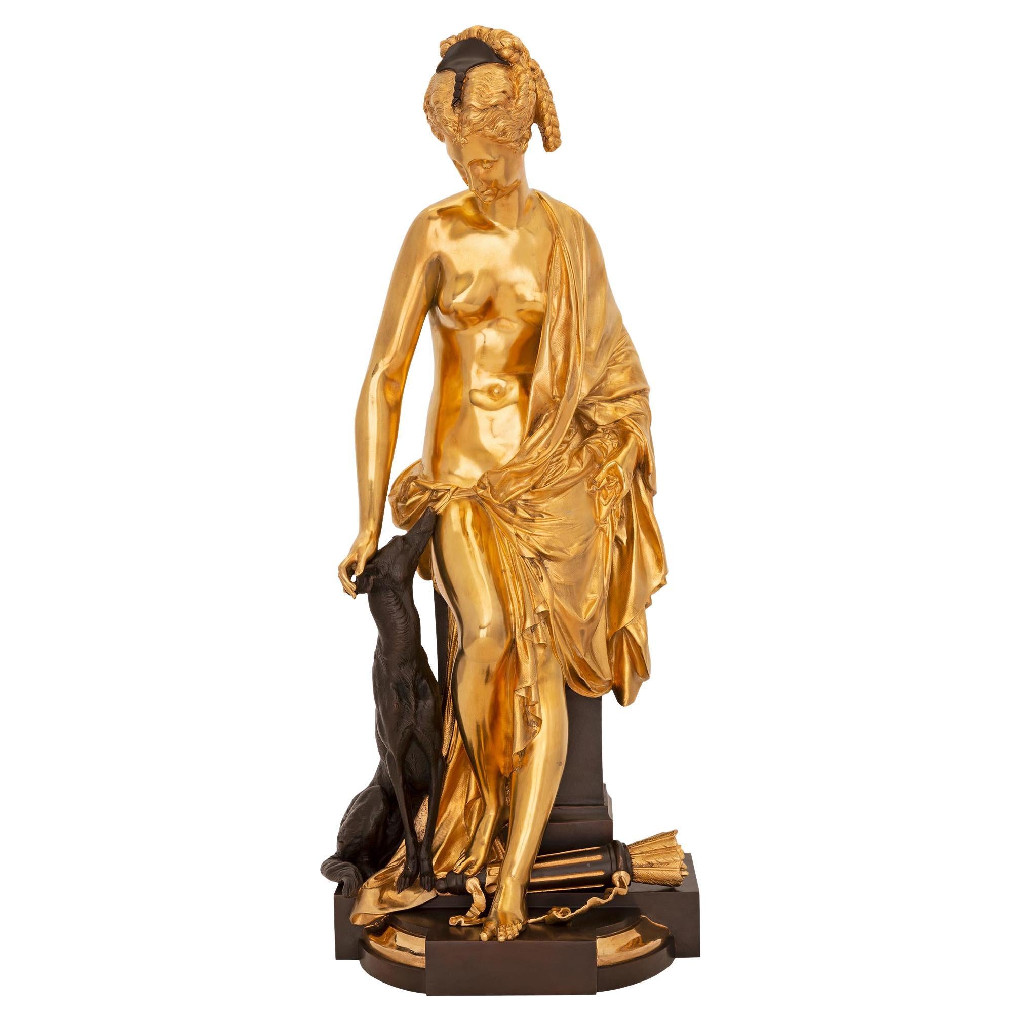 Französische Louis-XVI-Statue von Diana und ihrem Hund aus Bronze und Goldbronze aus dem 19. Jahrhundert