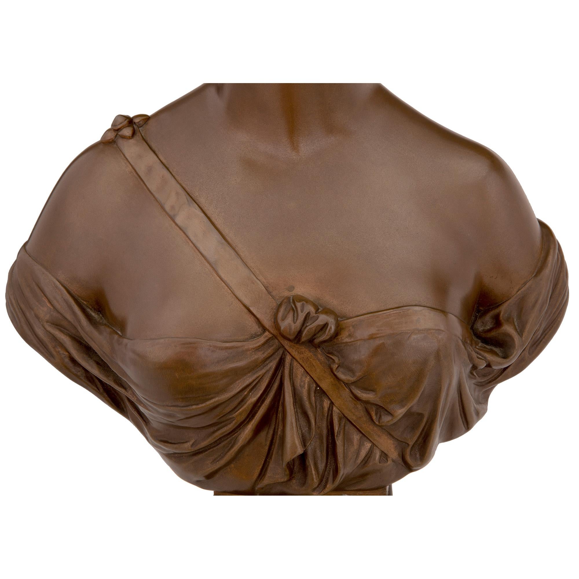 Französische Louis-XVI-Bronzebüste der Diana der Jägerin aus dem 19. Jahrhundert im Angebot 2